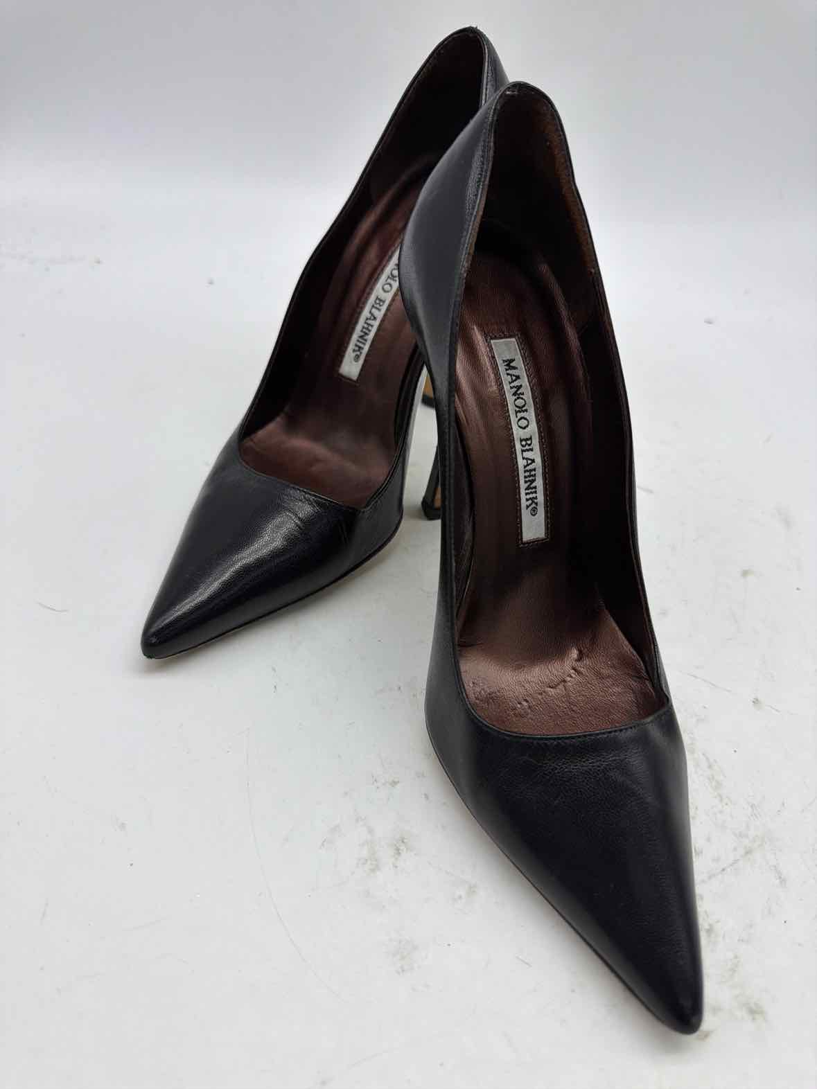 Pre-Owned Manolo Blahnik Black Size 35 Pump Heels | True Fashionistas.