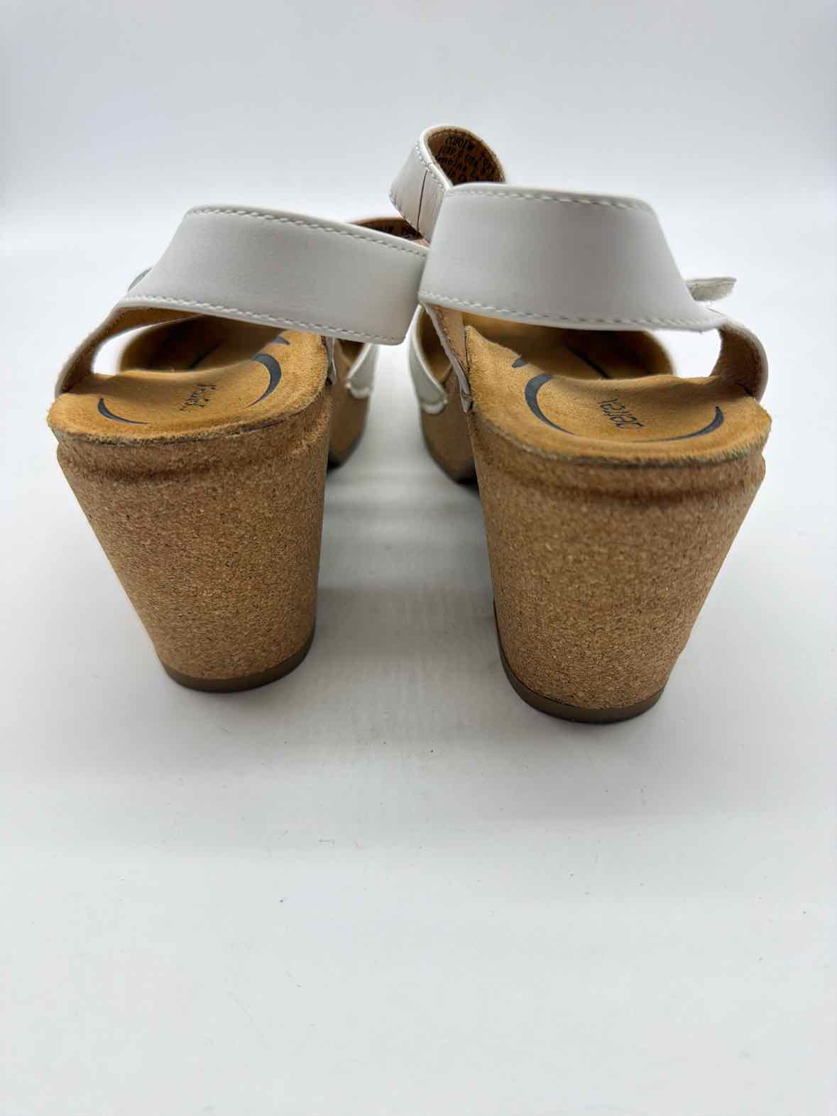 Pre-Owned Aetrex White Size 8.5 Strappy Heels | True Fashionistas.