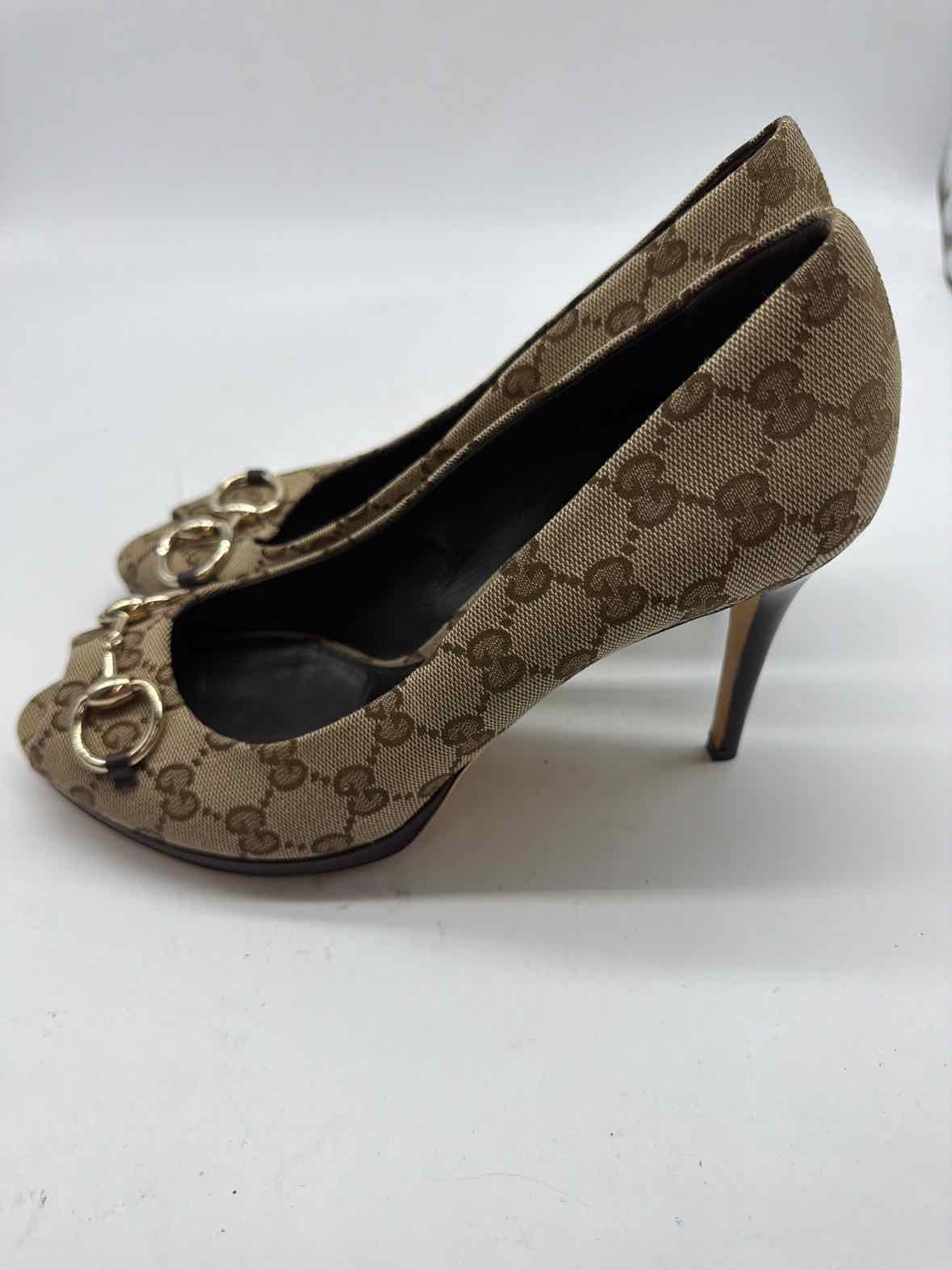 Pre-Owned Gucci Tan Size 40 Monogram Peep Toe Heels | True Fashionistas.