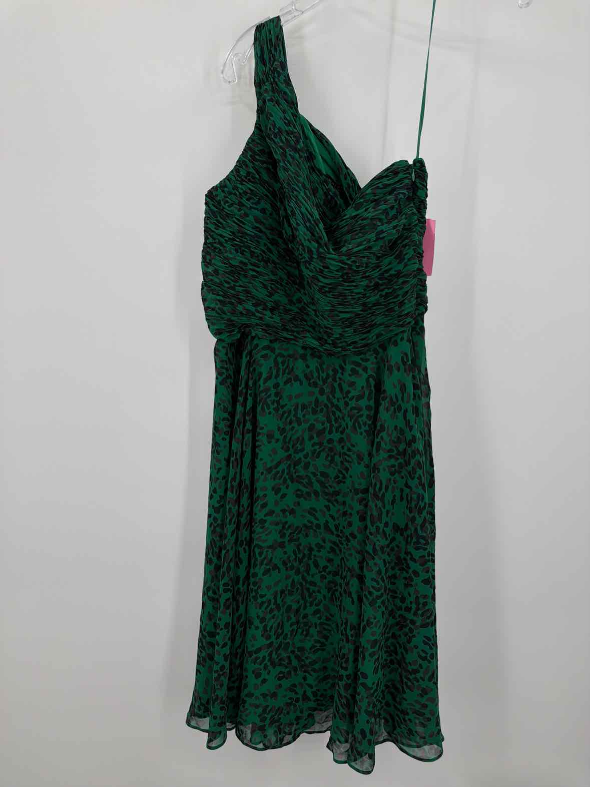 Pre-Owned Halston Green Size 12 Short Sleeveless Dress | True Fashionistas.