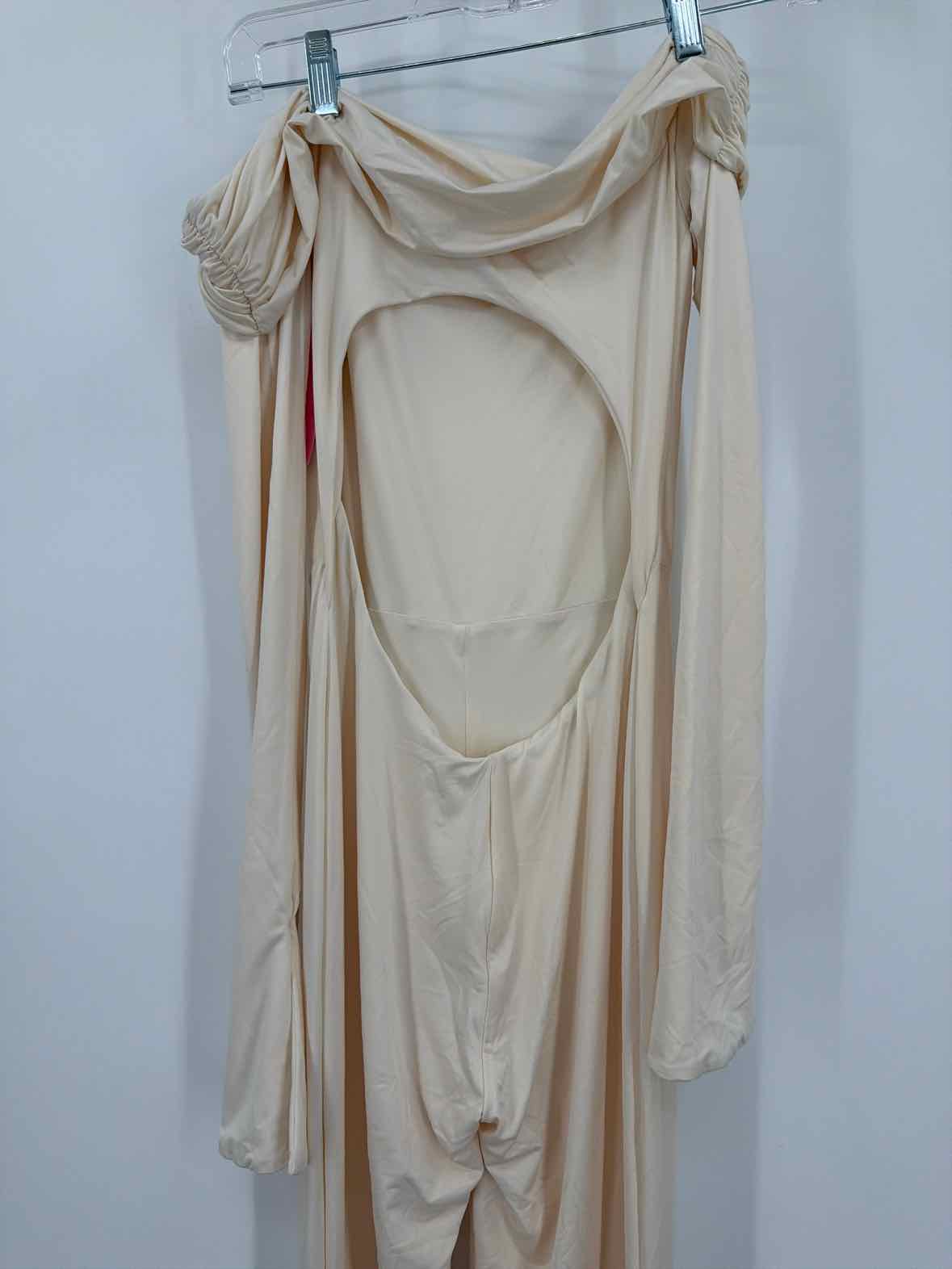 Pre-Owned Oh Polly Ivory Size 4 Long Sleeve Jumpsuit | True Fashionistas.