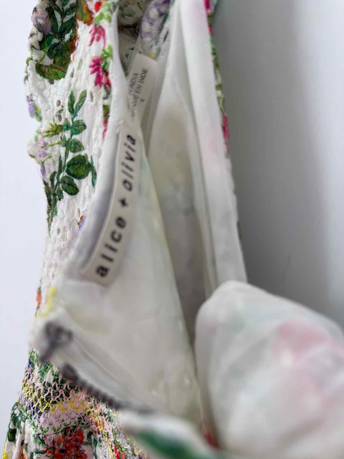 Pre-Owned Alice + Olivia White Size 4 Floral Short Short Sleeve Dress | True Fashionistas.