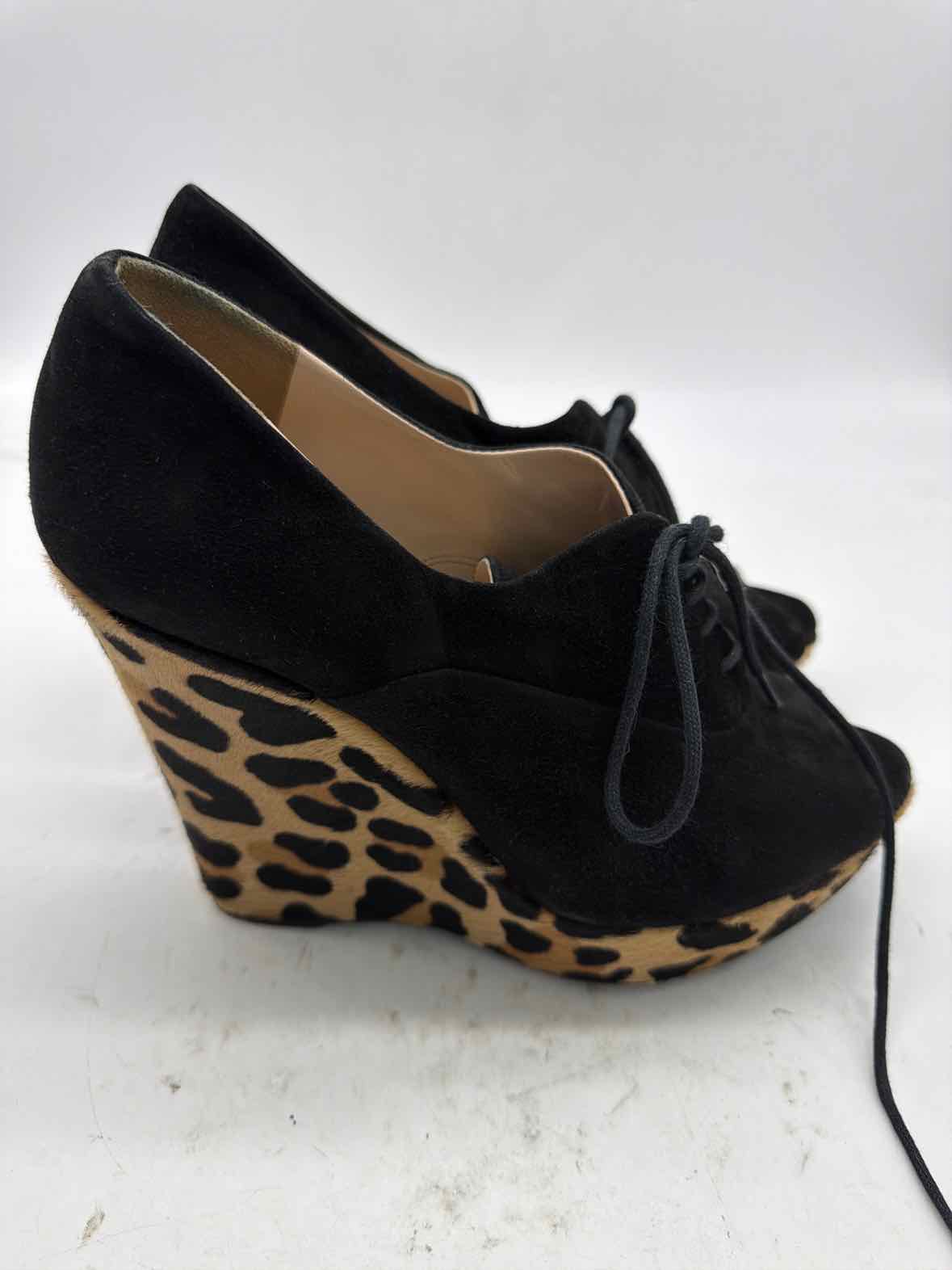 Pre-Owned Prada Black Size 8.5 Wedge Heels | True Fashionistas.