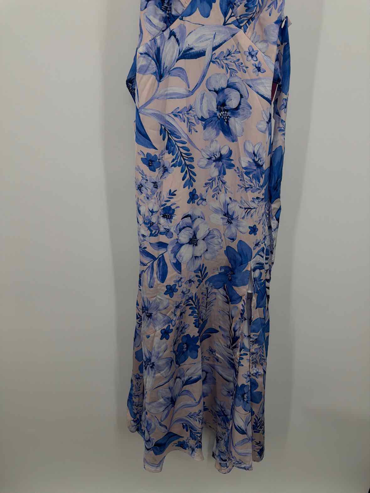 Pre-Owned Dress Forum Blue Size Small Long Sleeveless Dress | True Fashionistas.