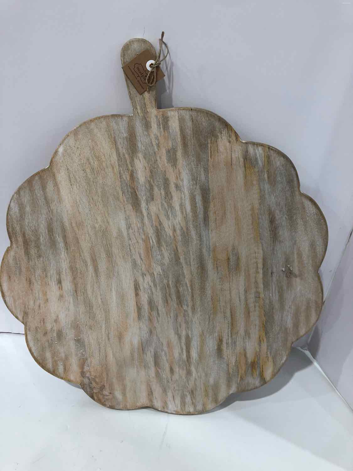 Mudpie Natural Scalloped Wood Cutting Board