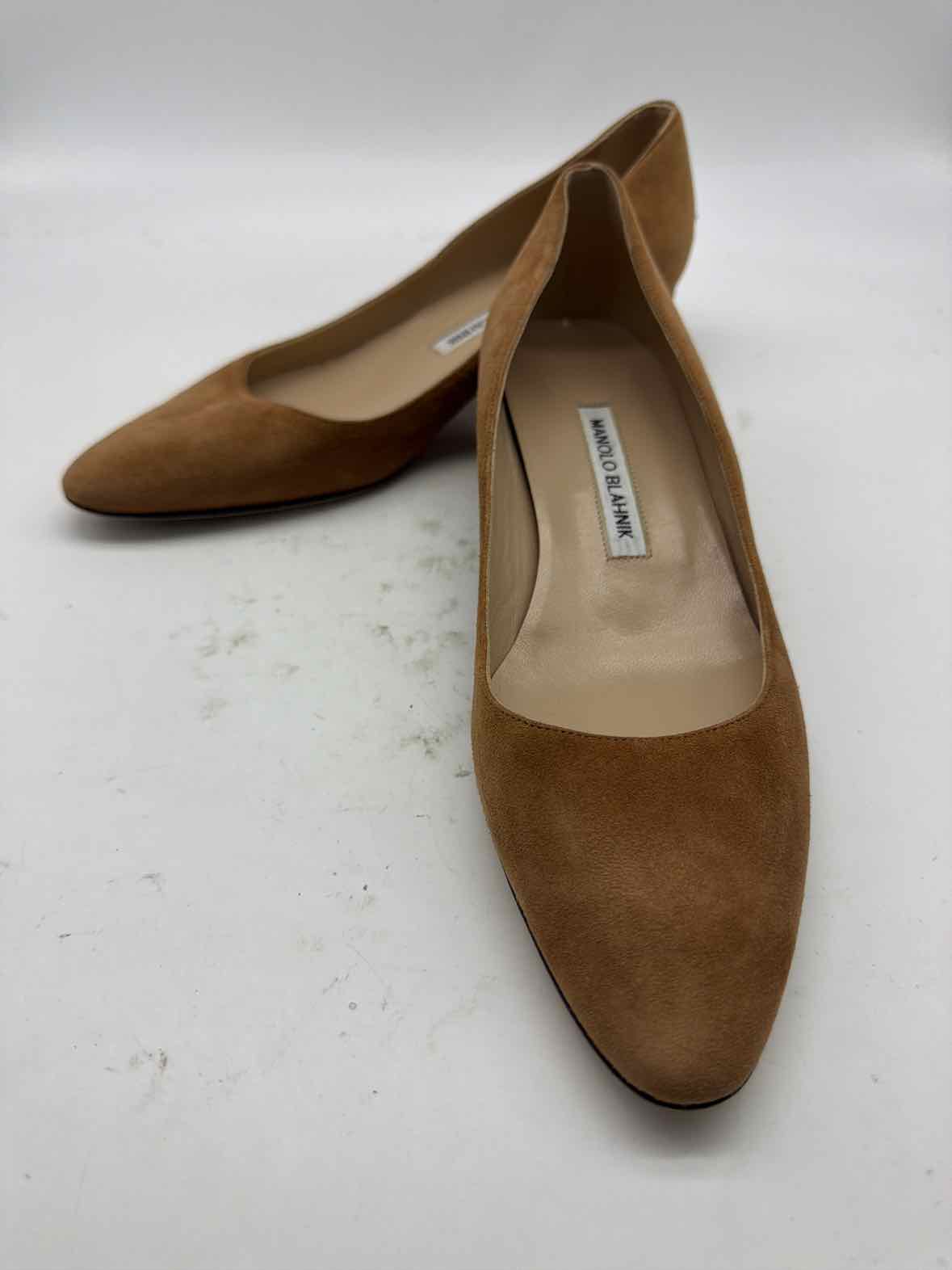 Pre-Owned Manolo Blahnik Tan Size 9 Suede Block Heel Heels | True Fashionistas.
