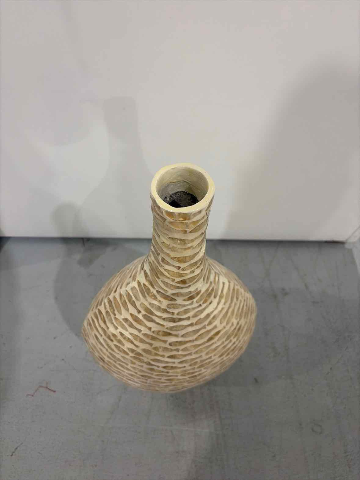Cream Capiz Vase | True Fashionistas.