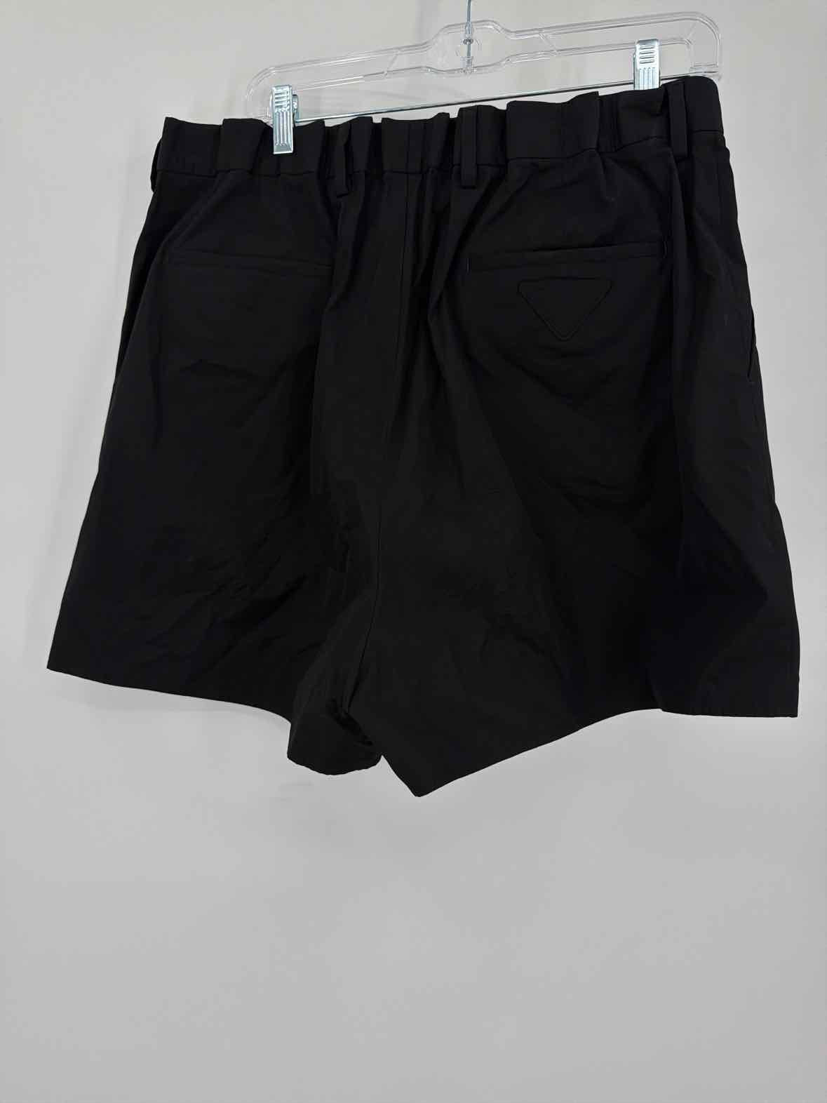 Pre-Owned Prada Black Size Large Basic Shorts | True Fashionistas.