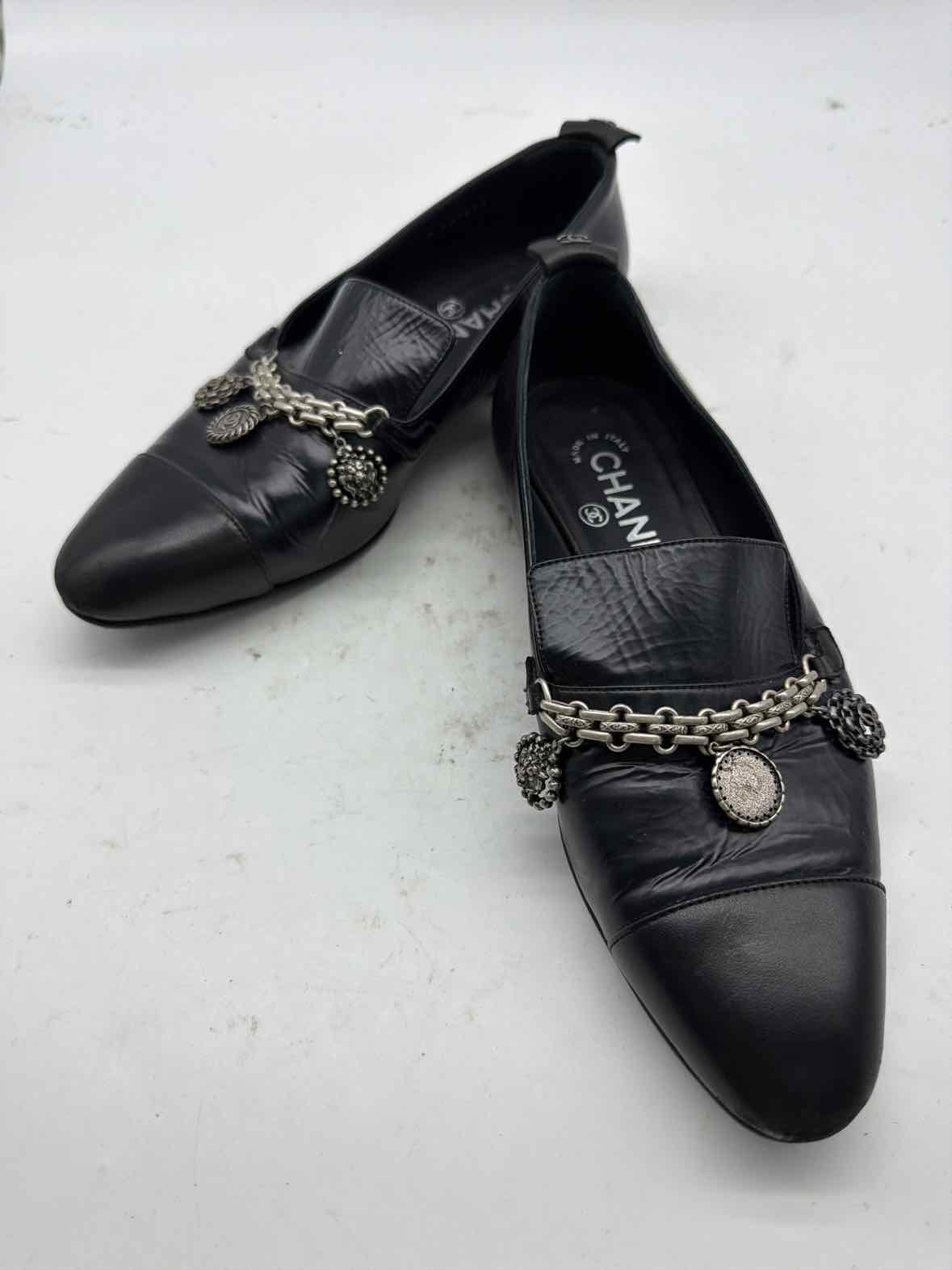 Pre-Owned Chanel Black Size 6.5 Slip On Flats | True Fashionistas.
