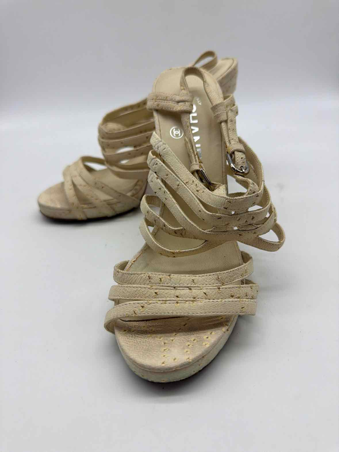Pre-Owned Chanel Ivory Size 38 Strappy Heels | True Fashionistas.