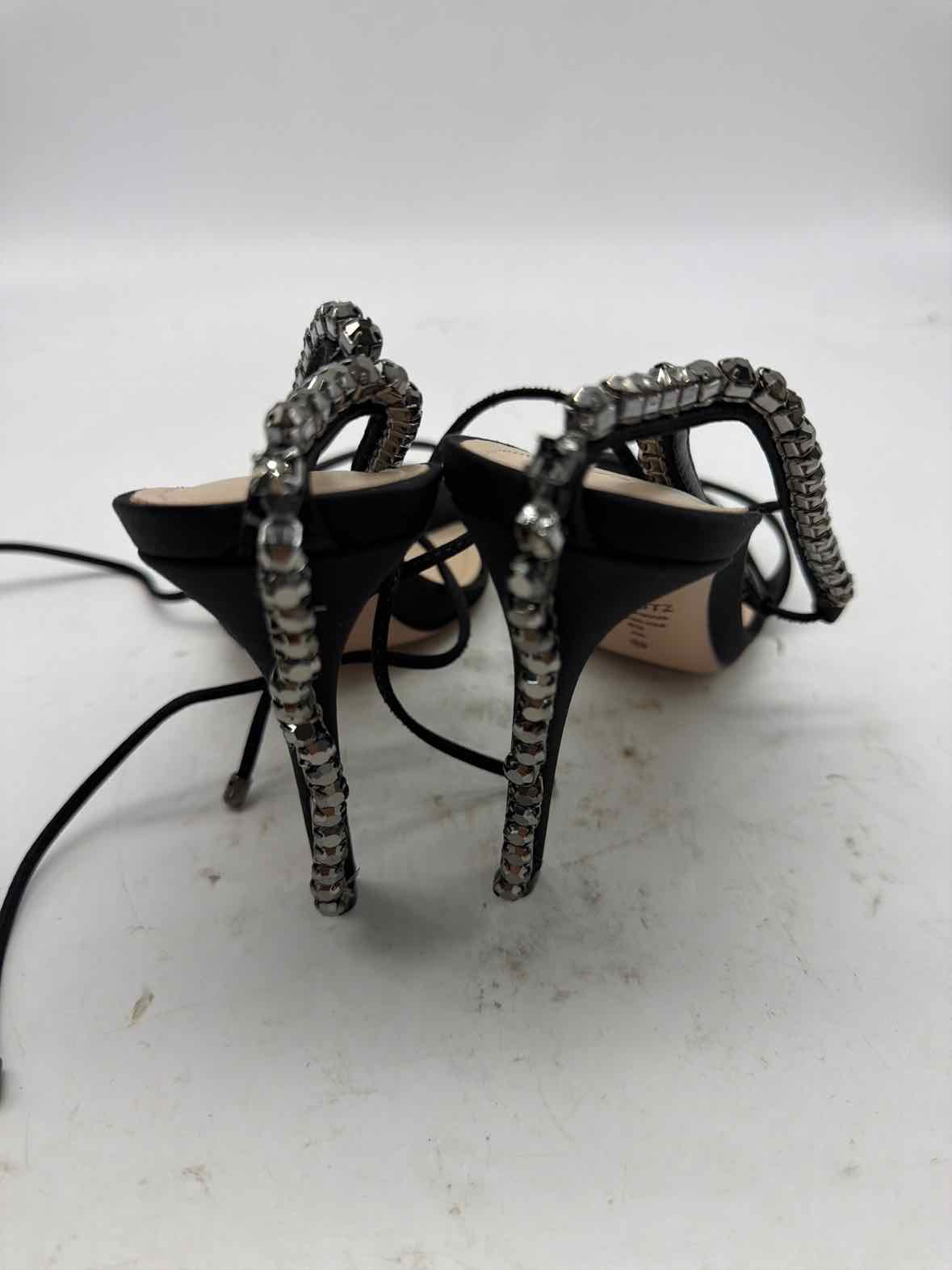 Pre-Owned Schutz Black Size 8 Strappy Heels | True Fashionistas.