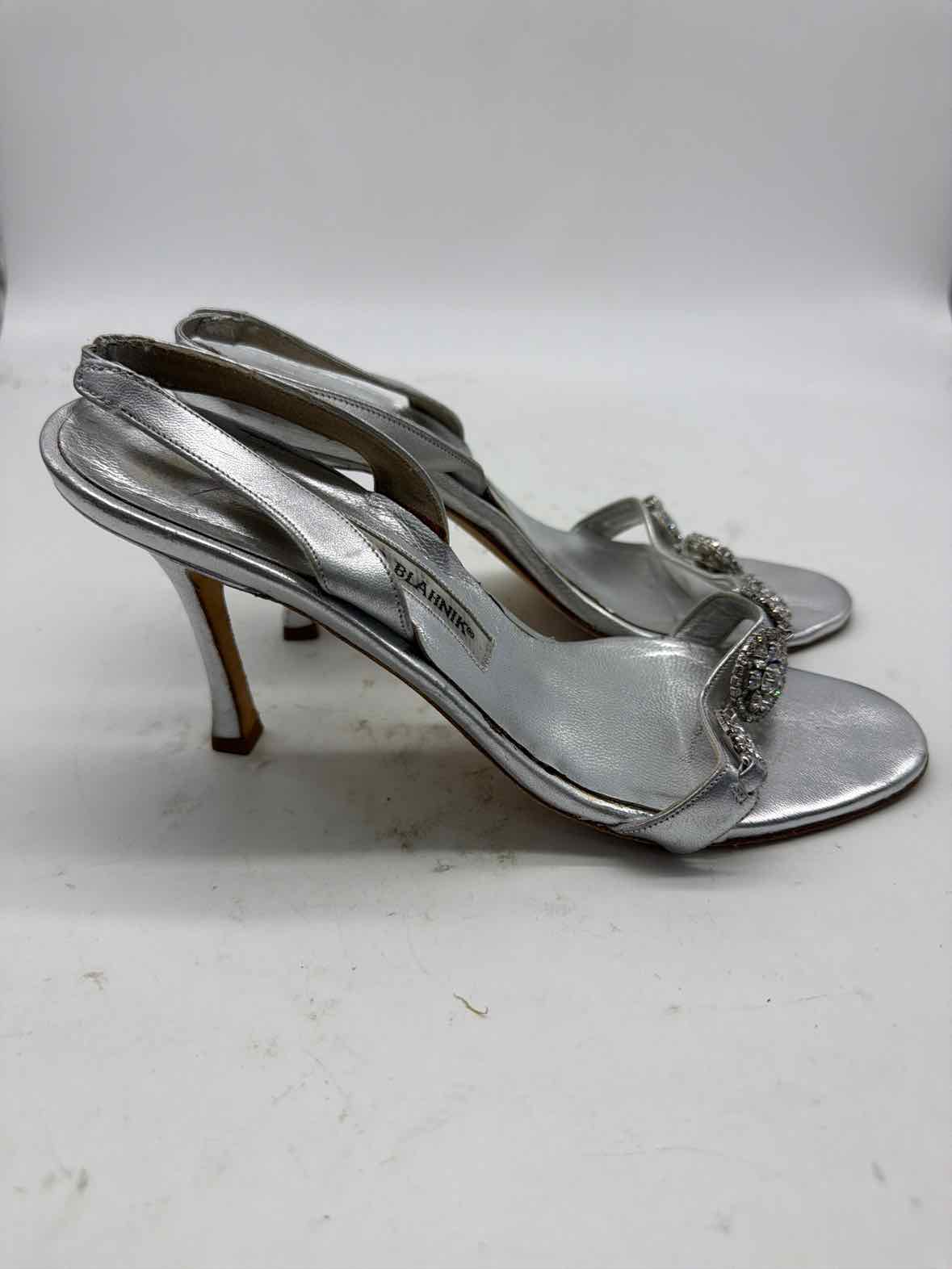Pre-Owned Manolo Blahnik Silver Size 6.5 Strappy Heels | True Fashionistas.