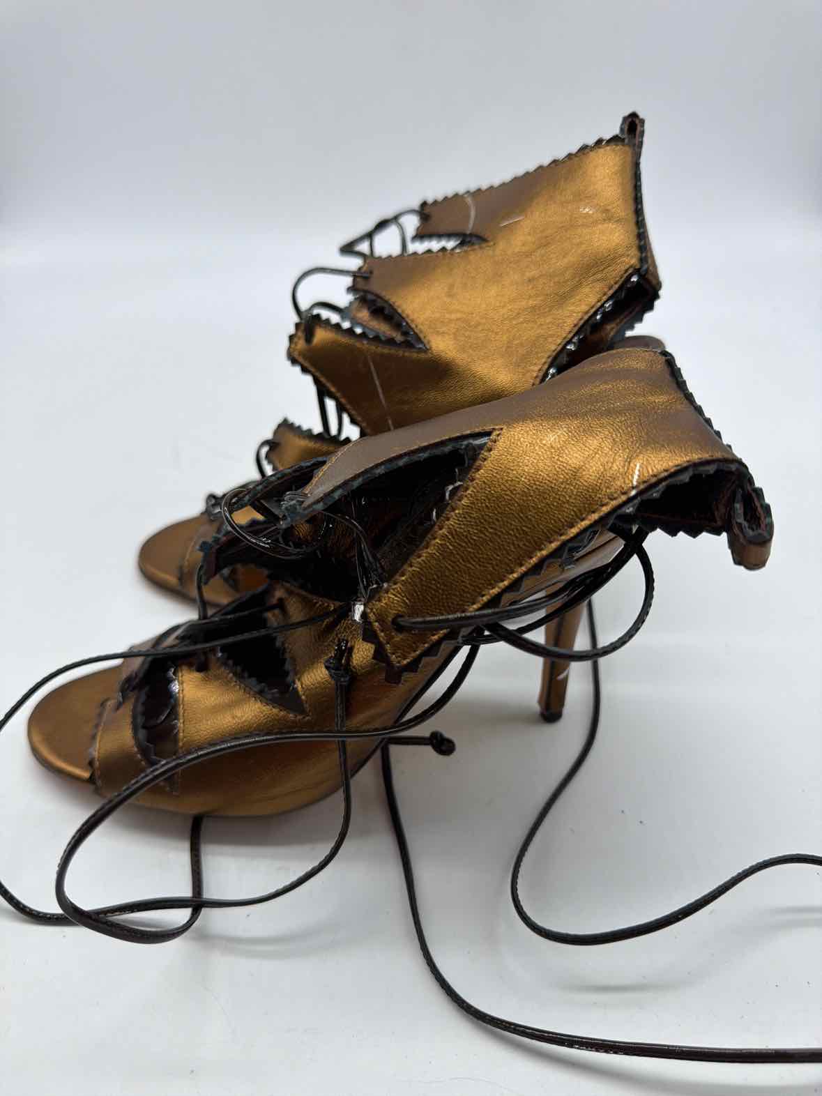 Pre-Owned Manolo Blahnik Gold Size 35.5 Caged Heels | True Fashionistas.