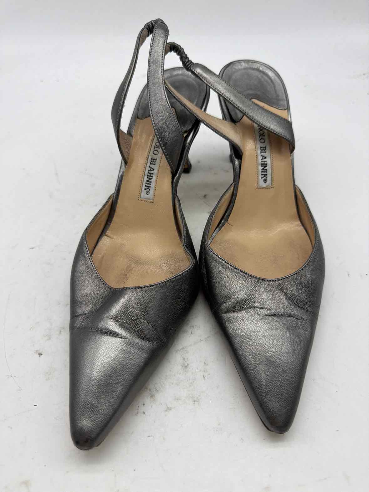 Pre-Owned Manolo Blahnik Silver Size 8.5 Slingback Heels | True Fashionistas.