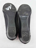 Pre-Owned Life Stride Black Size 8 Slip On Flats | True Fashionistas.