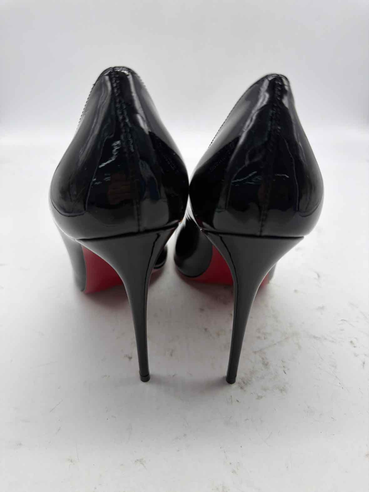Pre-Owned Christian Louboutin Black Size 9.5 Patent Leather Pump Heels | True Fashionistas.
