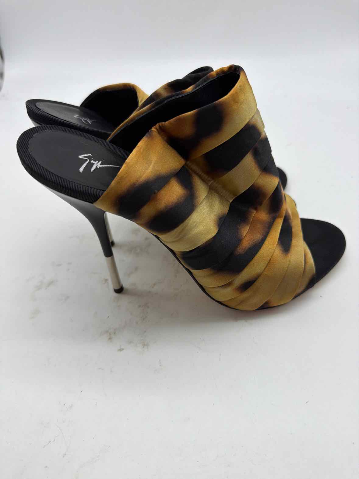Pre-Owned Giuseppe Zanotti Tan Size 8 Caged Heels | True Fashionistas.