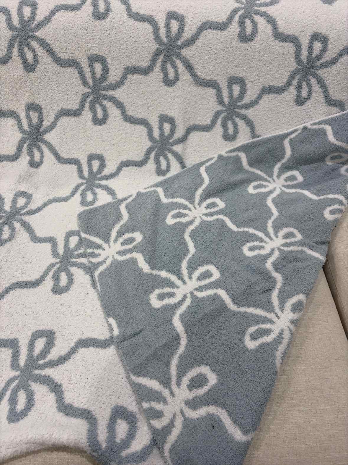 Mud Pie Chenille Bow Blanket
