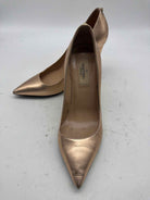 Pre-Owned Valentino Gold Size 7 Pump Heels | True Fashionistas.