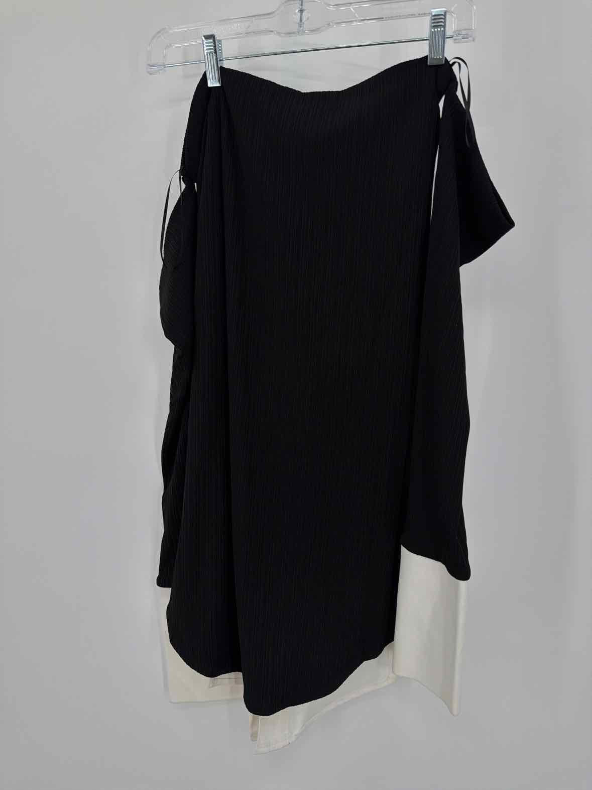 Pre-Owned Aaizel Black Size 6 Short Long Sleeve Dress | True Fashionistas.