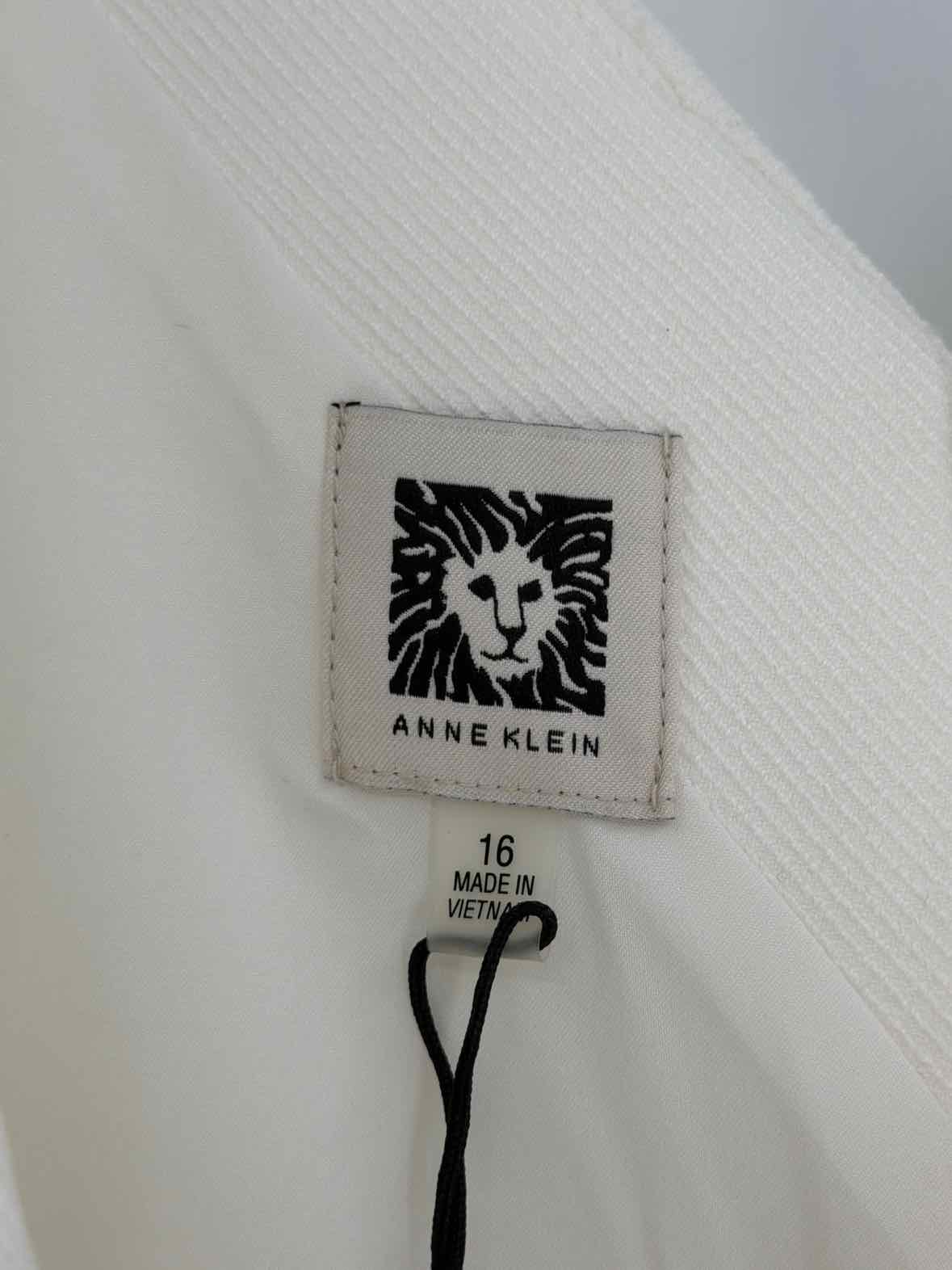Pre-Owned Anne Klein White Size 16 Short Sleeveless Dress | True Fashionistas.
