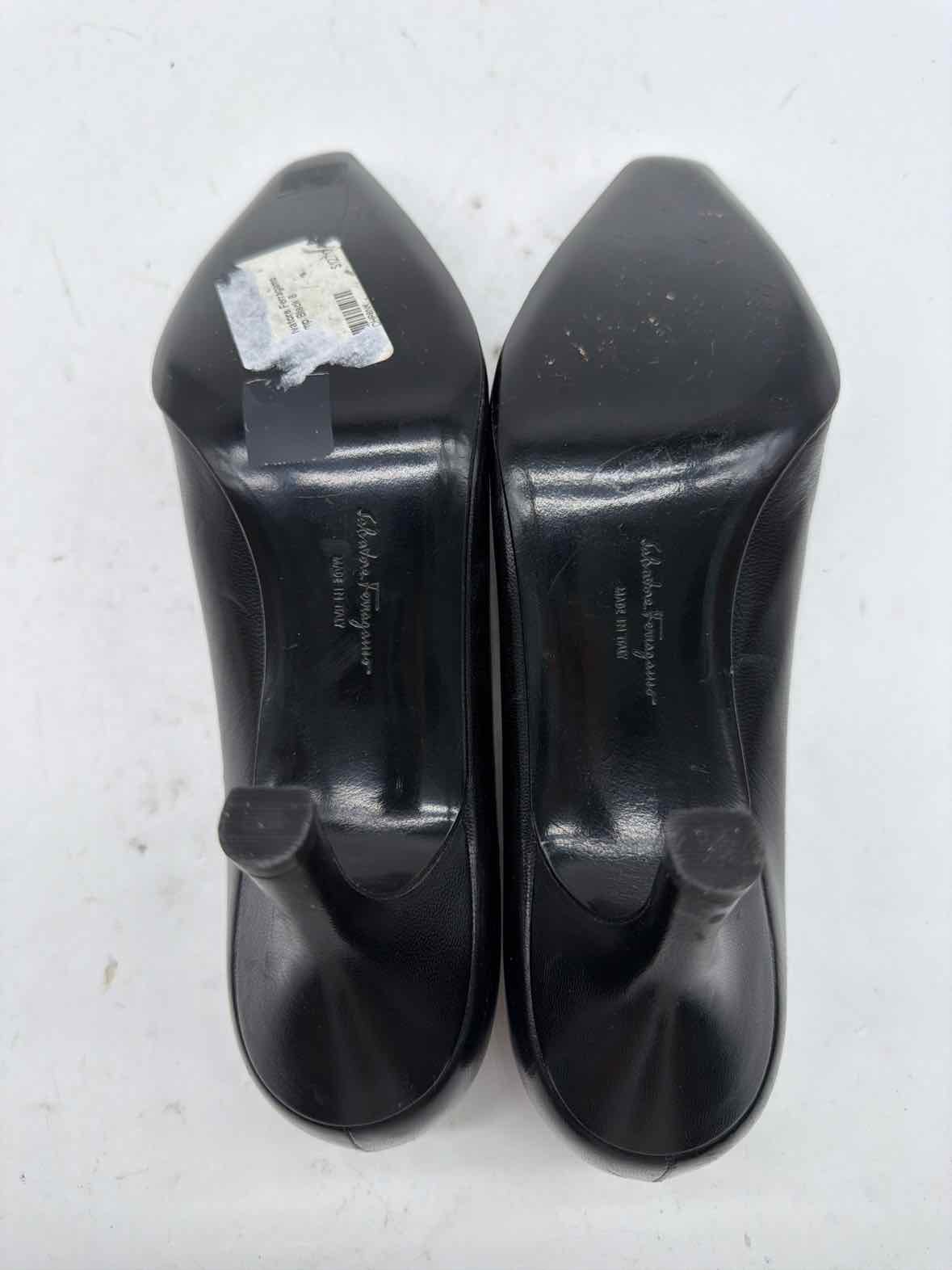 Pre-Owned Salvatore Ferragamo Black Size 8 Pump Heels | True Fashionistas.