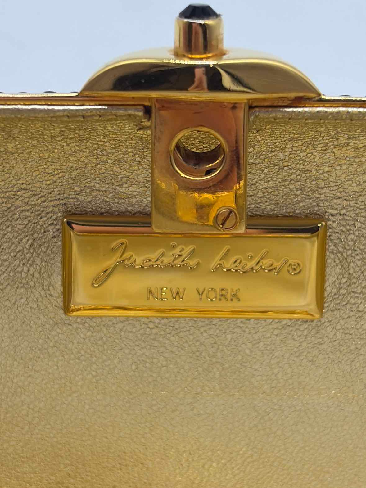 Pre-Owned Judith Leiber Black Clutch Clutch | True Fashionistas.