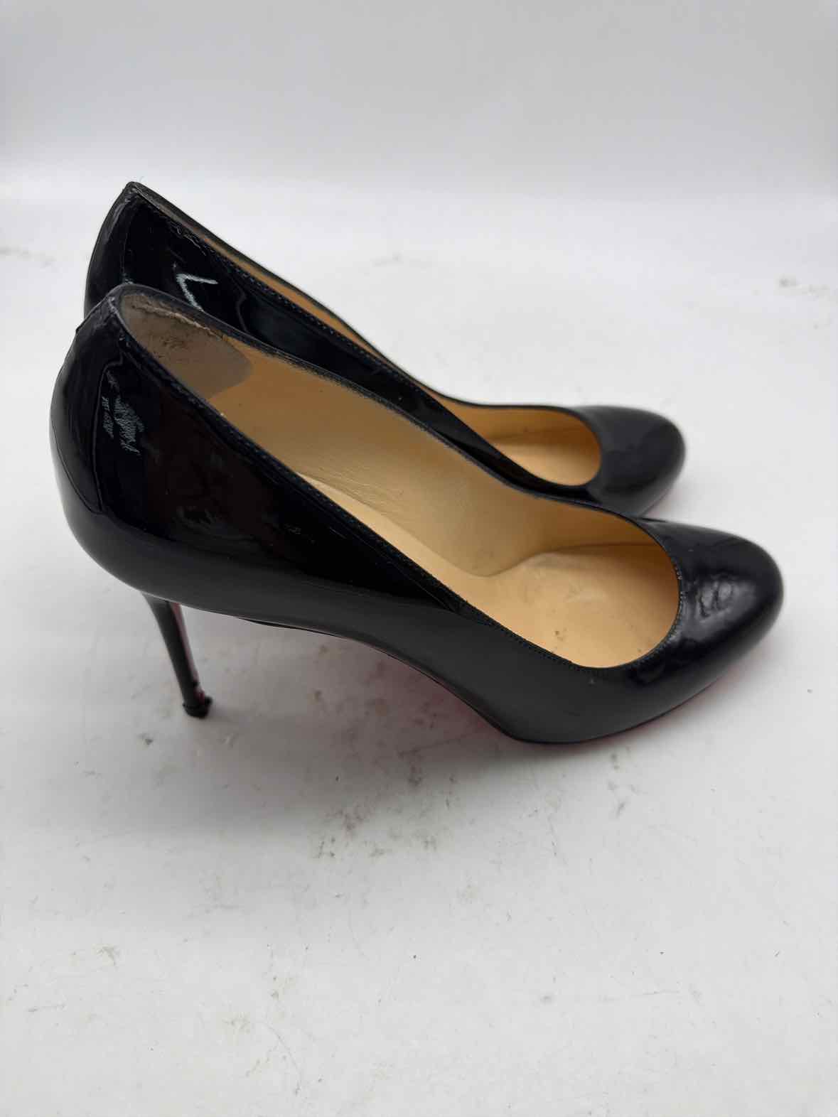 Pre-Owned Christian Louboutin Black Size 9 Patent Leather Pump Heels | True Fashionistas.