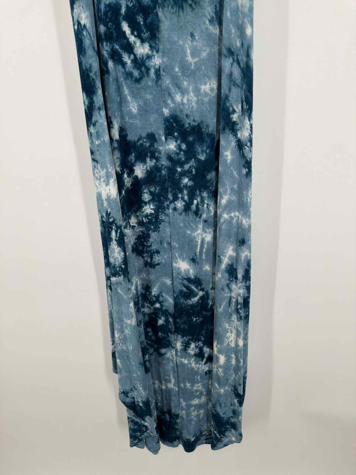 Pre-Owned Lace Blue Size Medium Long Sleeveless Dress | True Fashionistas.