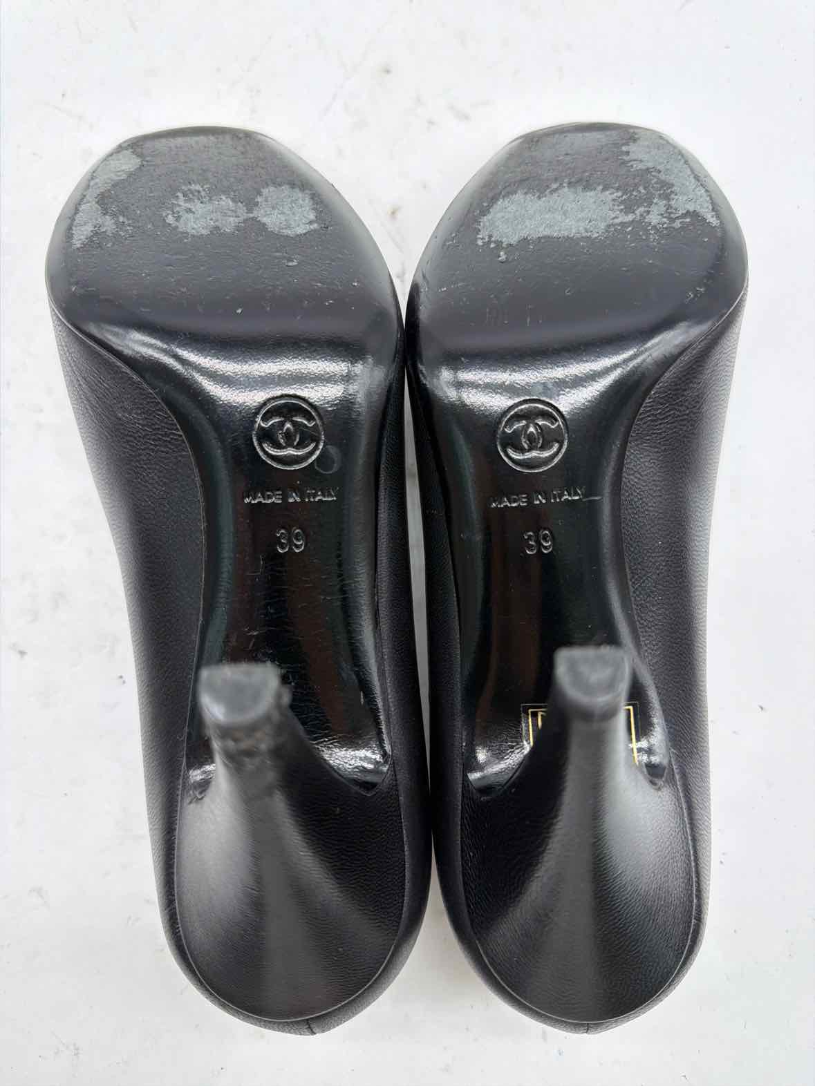 Pre-Owned Chanel Black Size 9 Leather Pump Heels | True Fashionistas.