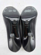 Pre-Owned Chanel Black Size 9 Leather Pump Heels | True Fashionistas.
