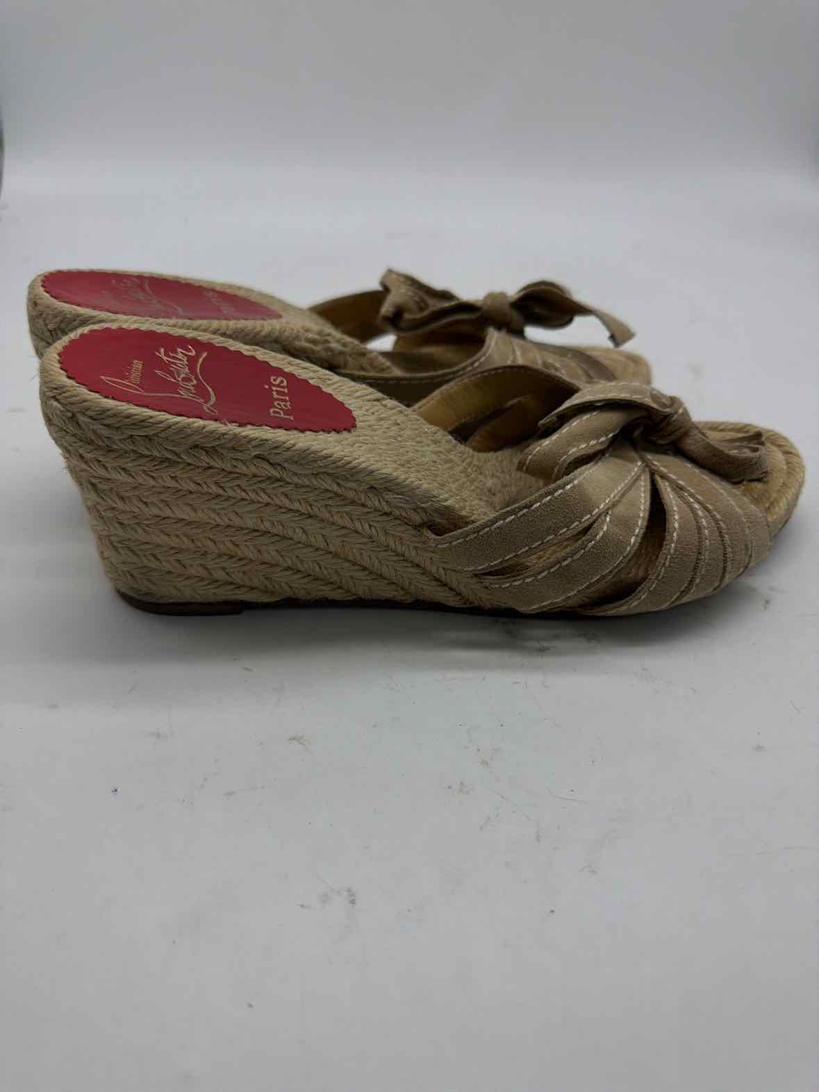 Pre-Owned Christian Louboutin Tan Size 39 Wedge Heels | True Fashionistas.