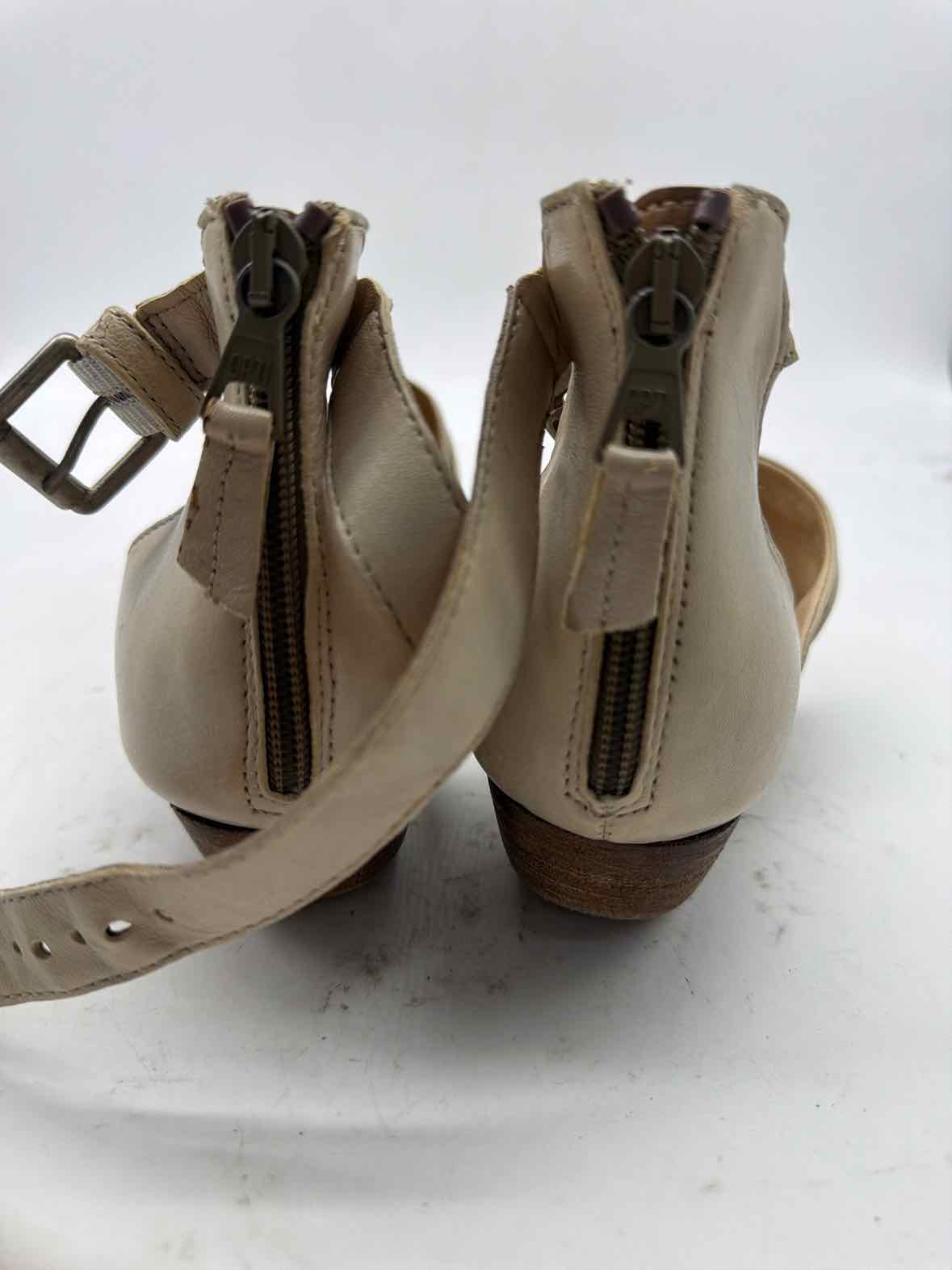 Pre-Owned Miz Mooz Tan Size 9 Strappy Sandals | True Fashionistas.