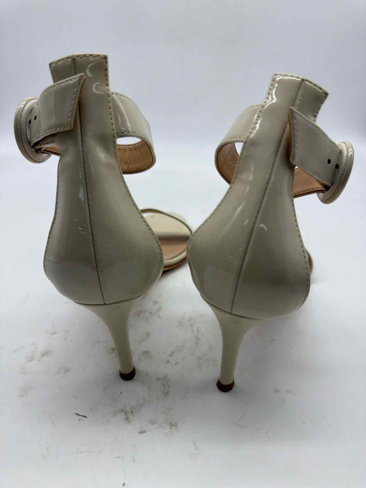 Pre-Owned Gianvito Rossi Ivory Size 5.5 Ankle Heels | True Fashionistas.