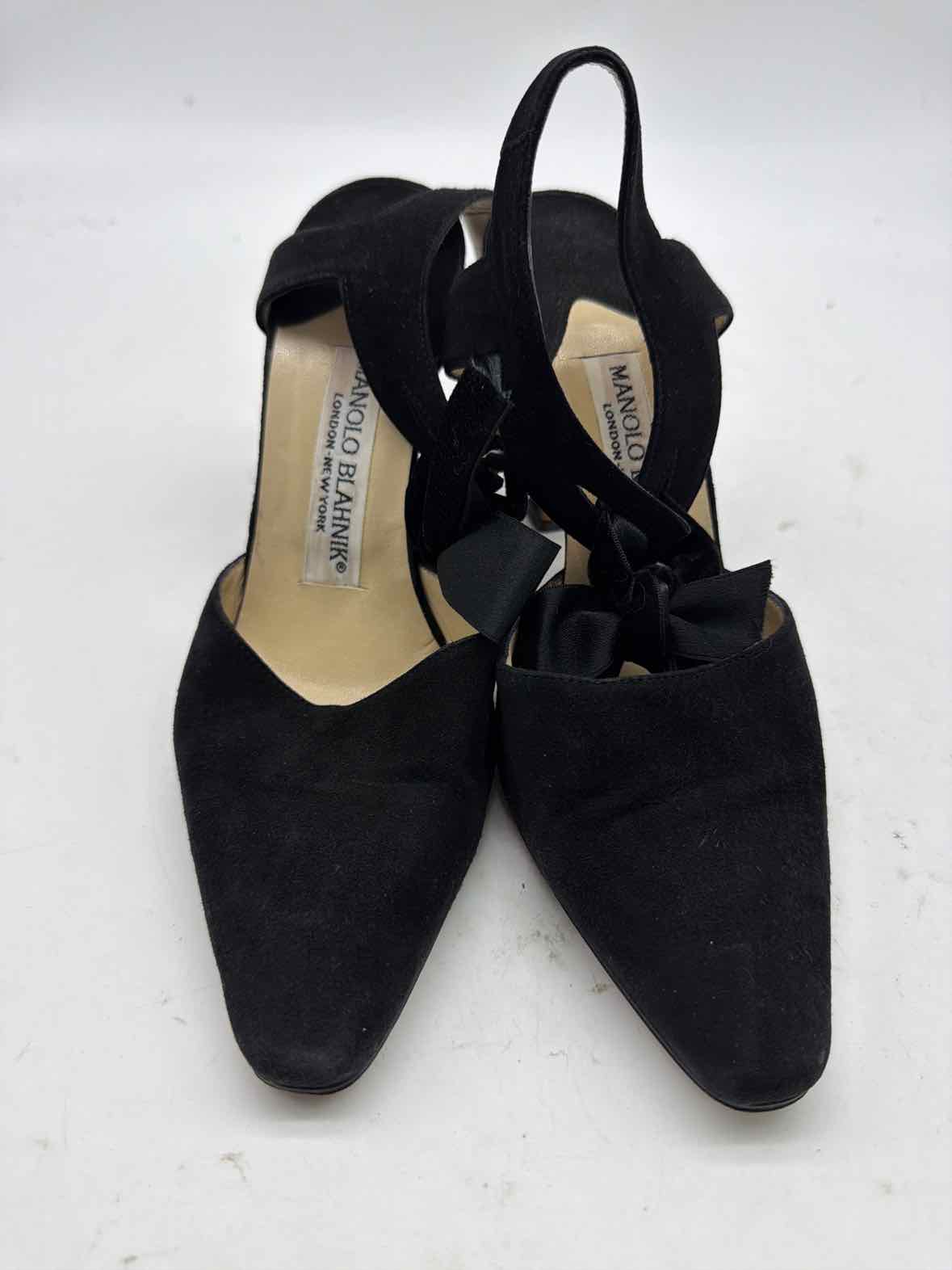 Pre-Owned Manolo Blahnik Black Size 35.5 Ankle Strap Heels | True Fashionistas.