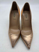 Pre-Owned Valentino Gold Size 7 Pump Heels | True Fashionistas.
