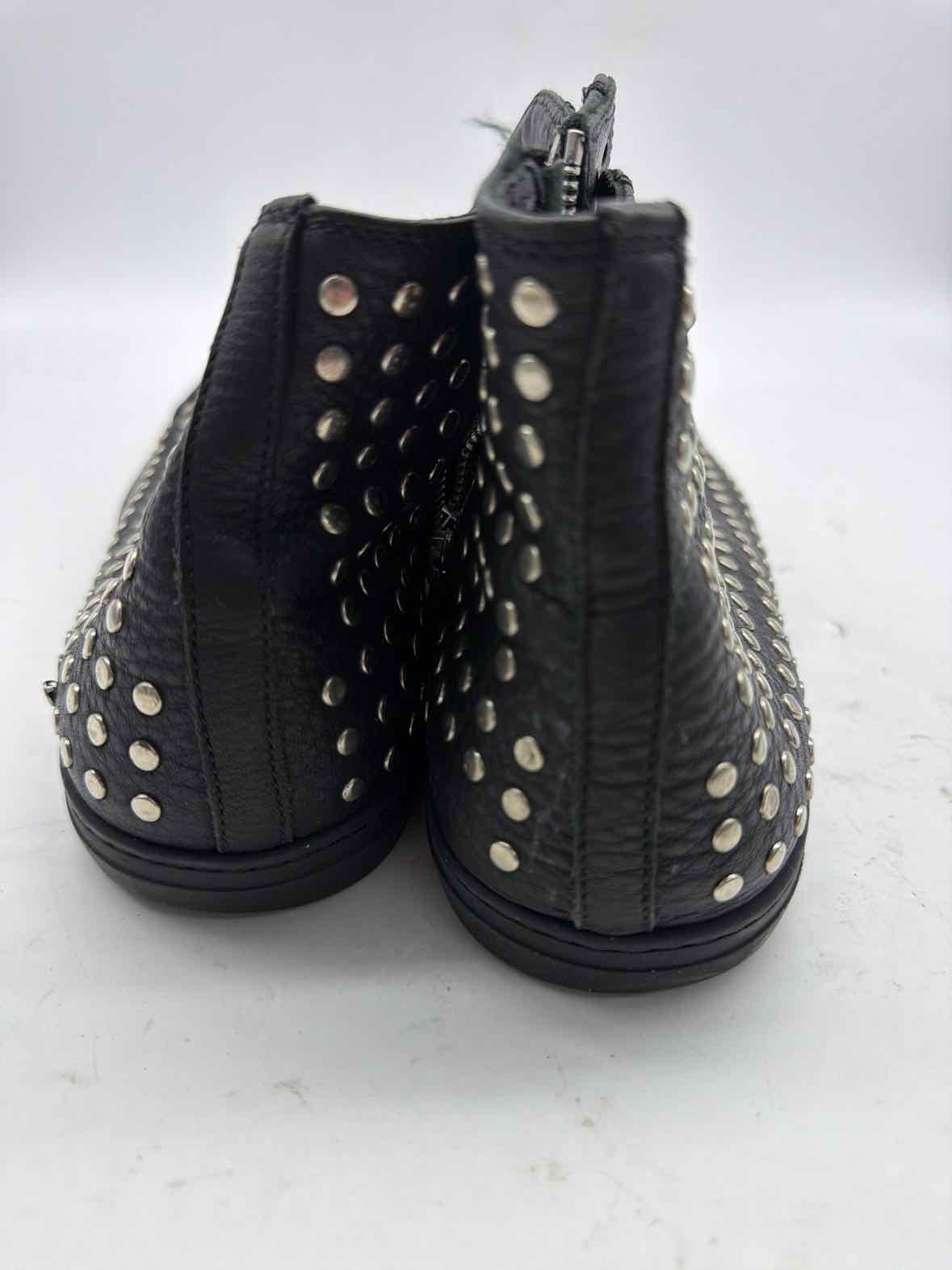 Pre-Owned Burberry Black 10 Leather Men's Sneakers | True Fashionistas.
