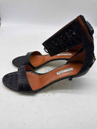 Pre-Owned Oscar de la Renta Black Size 11 Ankle Strap Heels | True Fashionistas.
