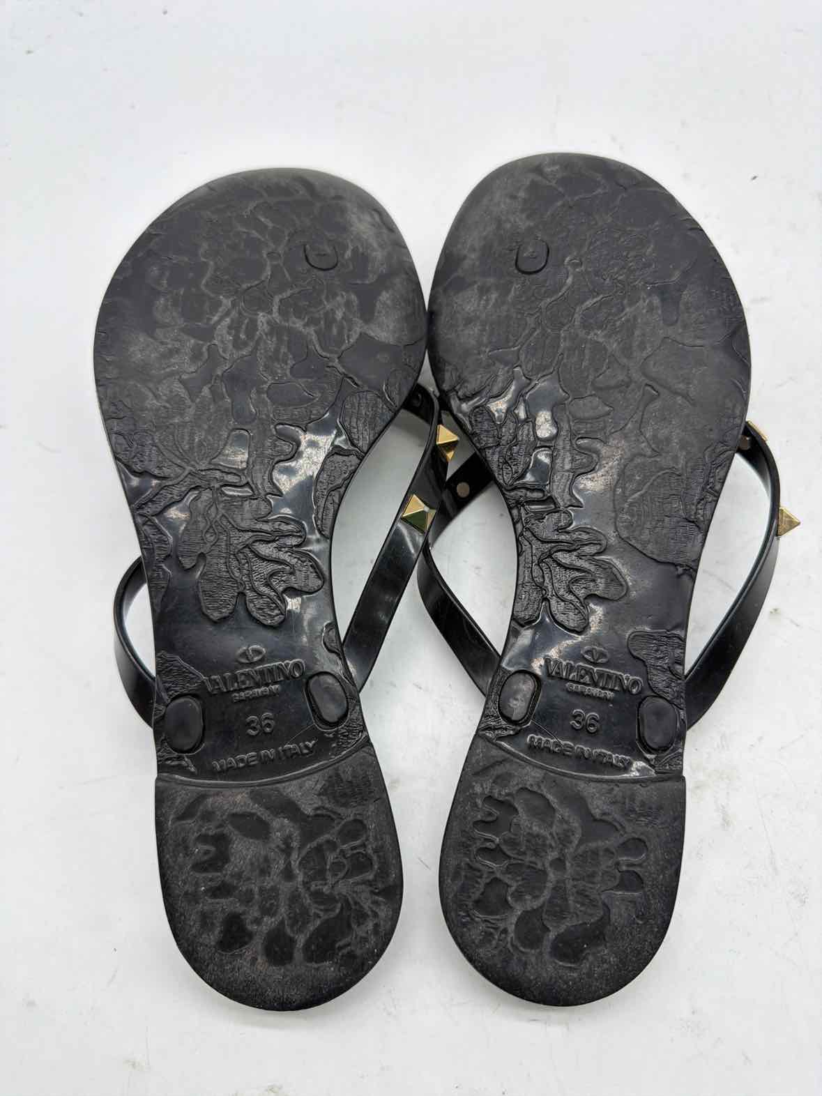 Pre-Owned Valentino Black Size 6 Jelly Rockstud Thong Sandals | True Fashionistas.