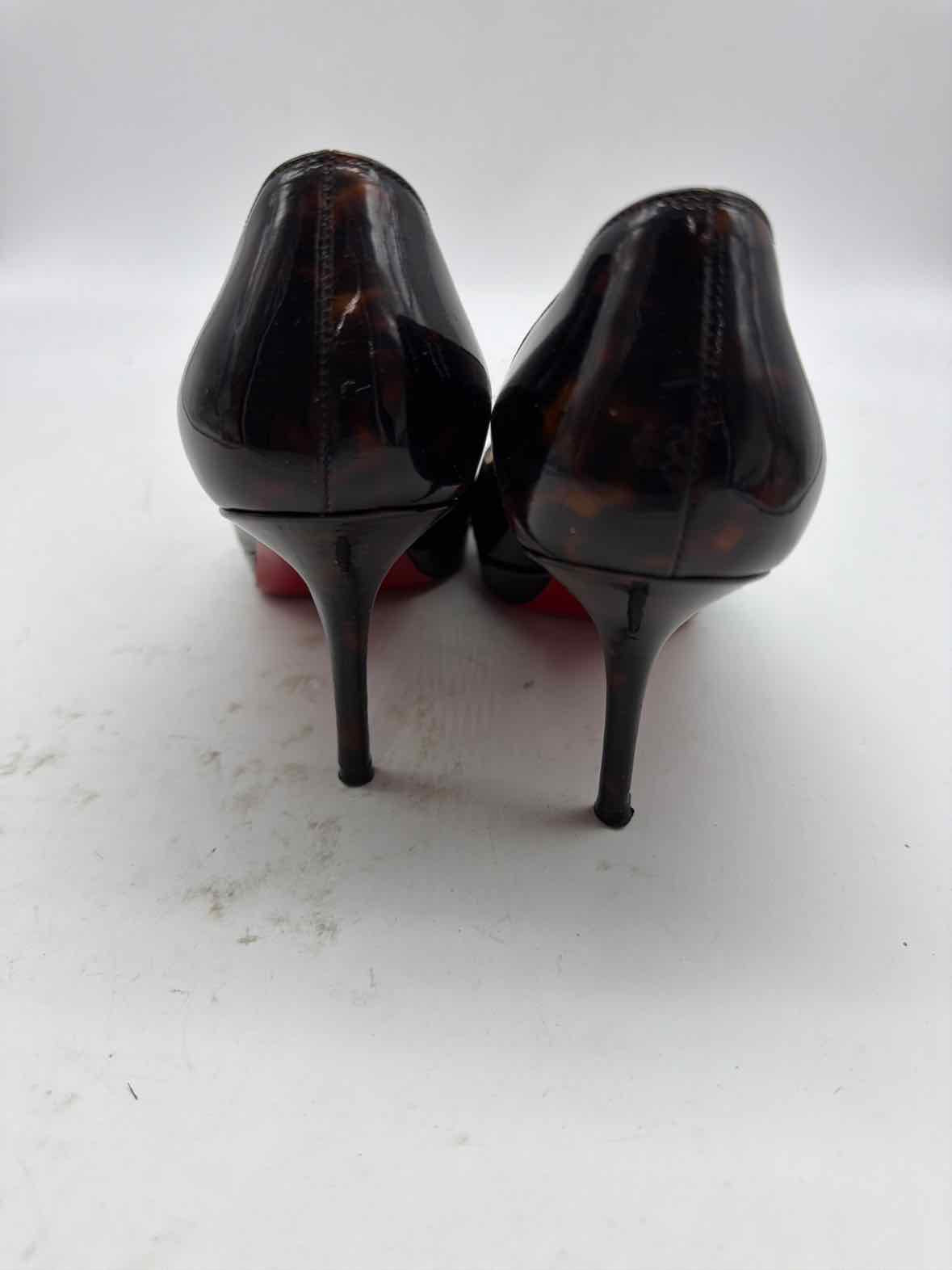 Pre-Owned Christian Louboutin Brown Size 5.5 Patent Leather Pump Heels | True Fashionistas.