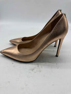 Pre-Owned Valentino Gold Size 7 Pump Heels | True Fashionistas.
