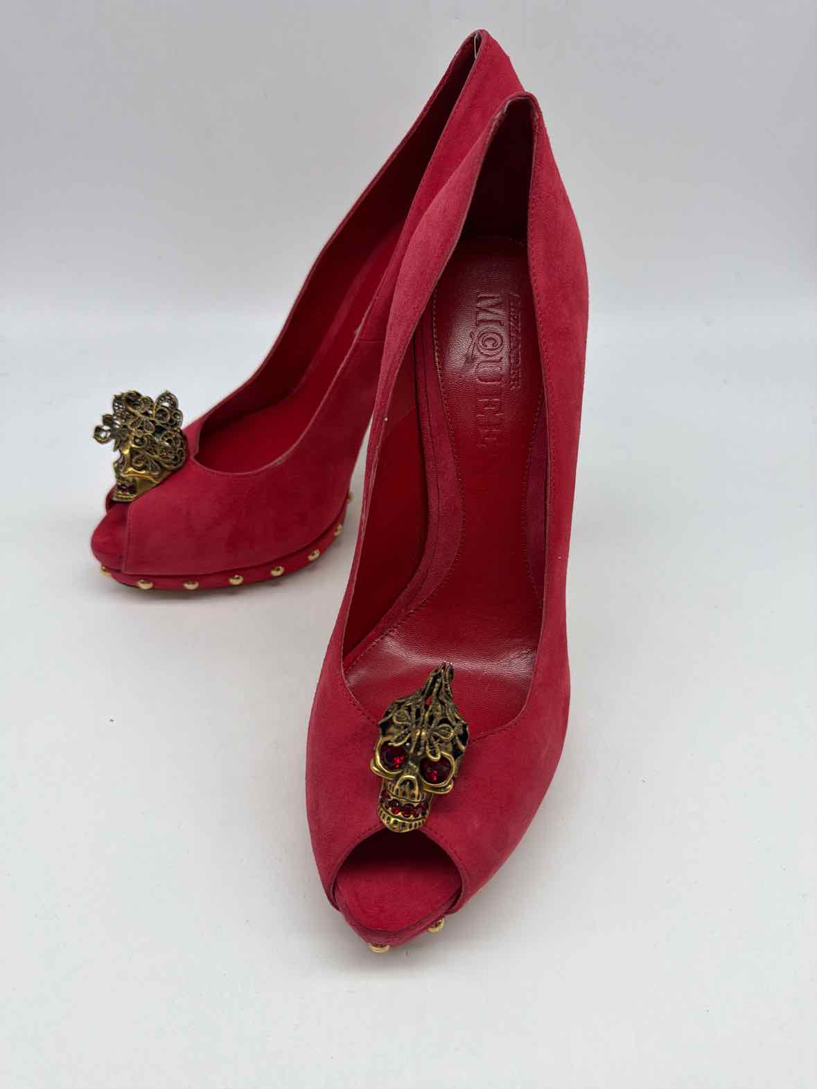 Pre-Owned Alexander McQueen Red Size 39 Peep Toe Heels | True Fashionistas.