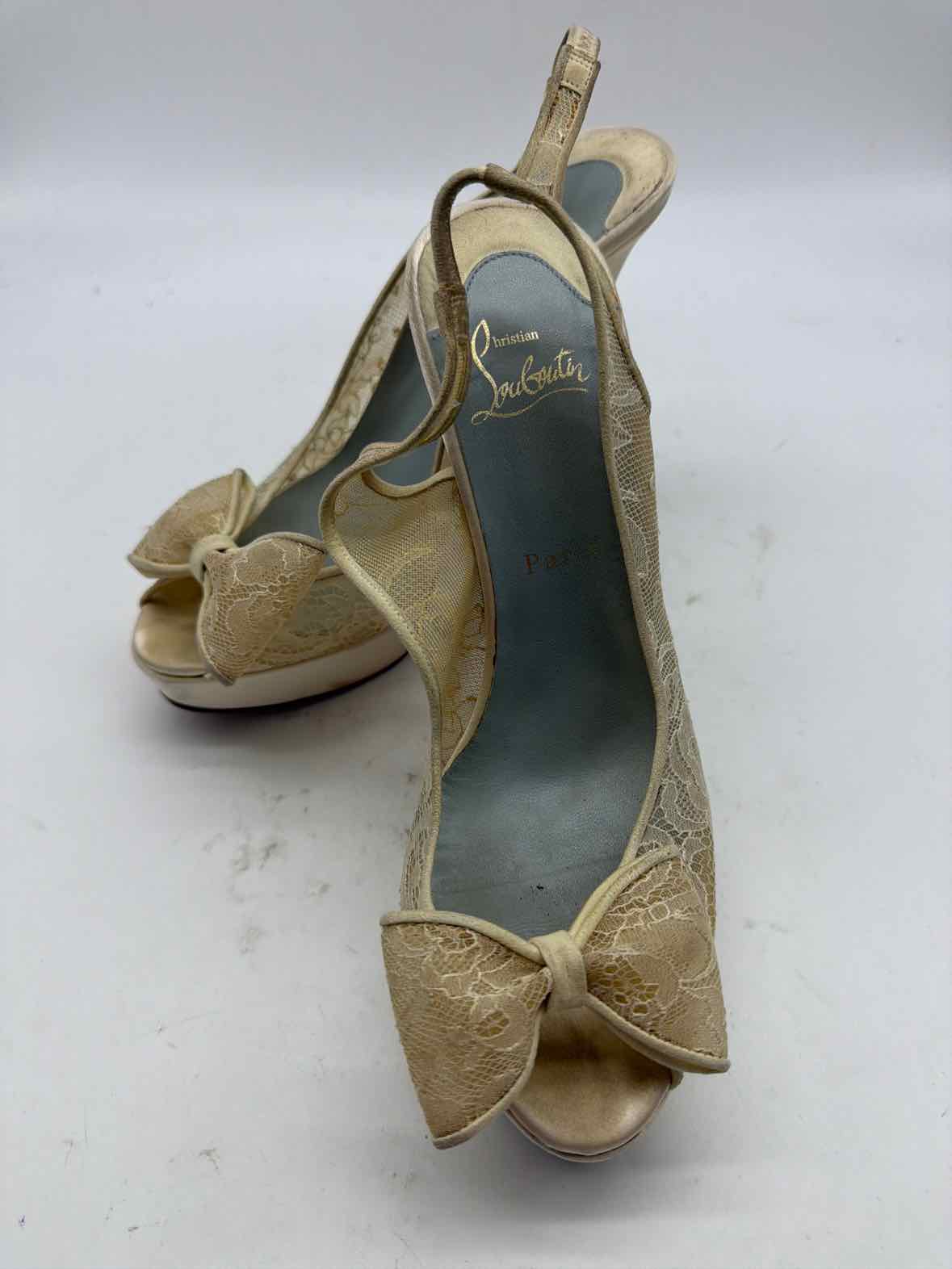Pre-Owned Christian Louboutin Ivory Size 9 Lace Stiletto Heels | True Fashionistas.
