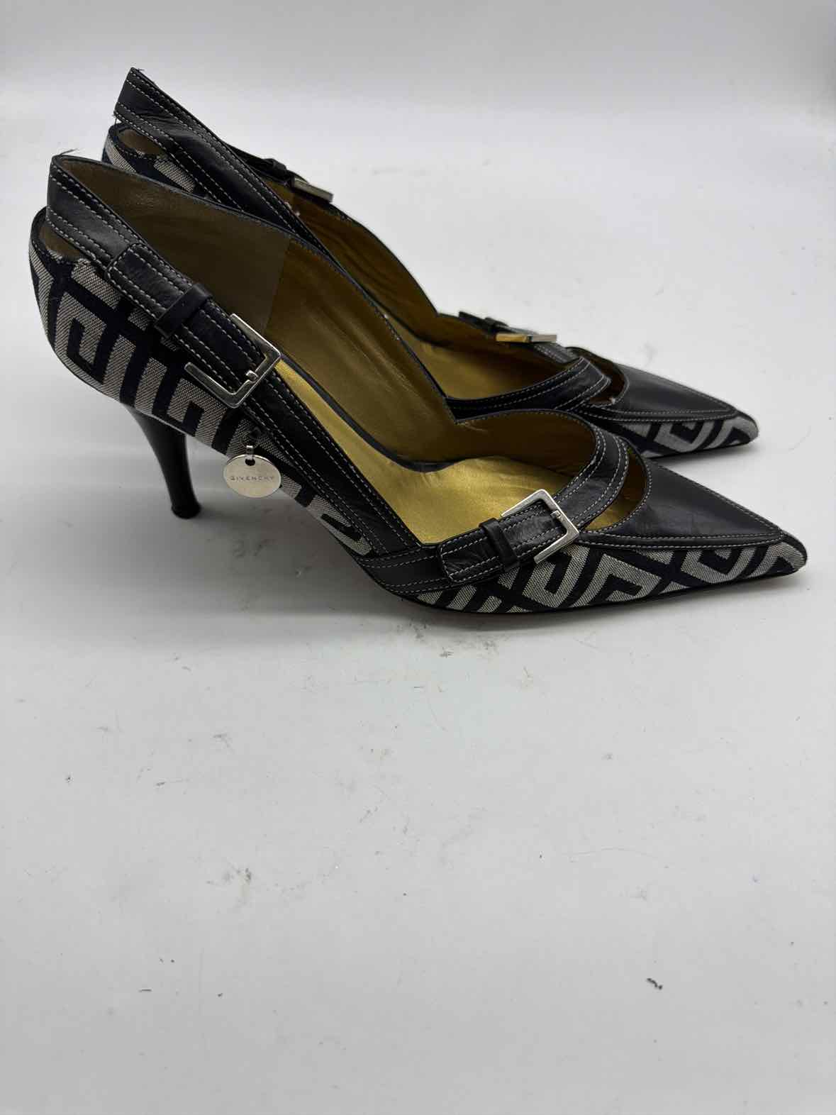 Pre-Owned Givenchy Black Size 7.5 Pump Heels | True Fashionistas.