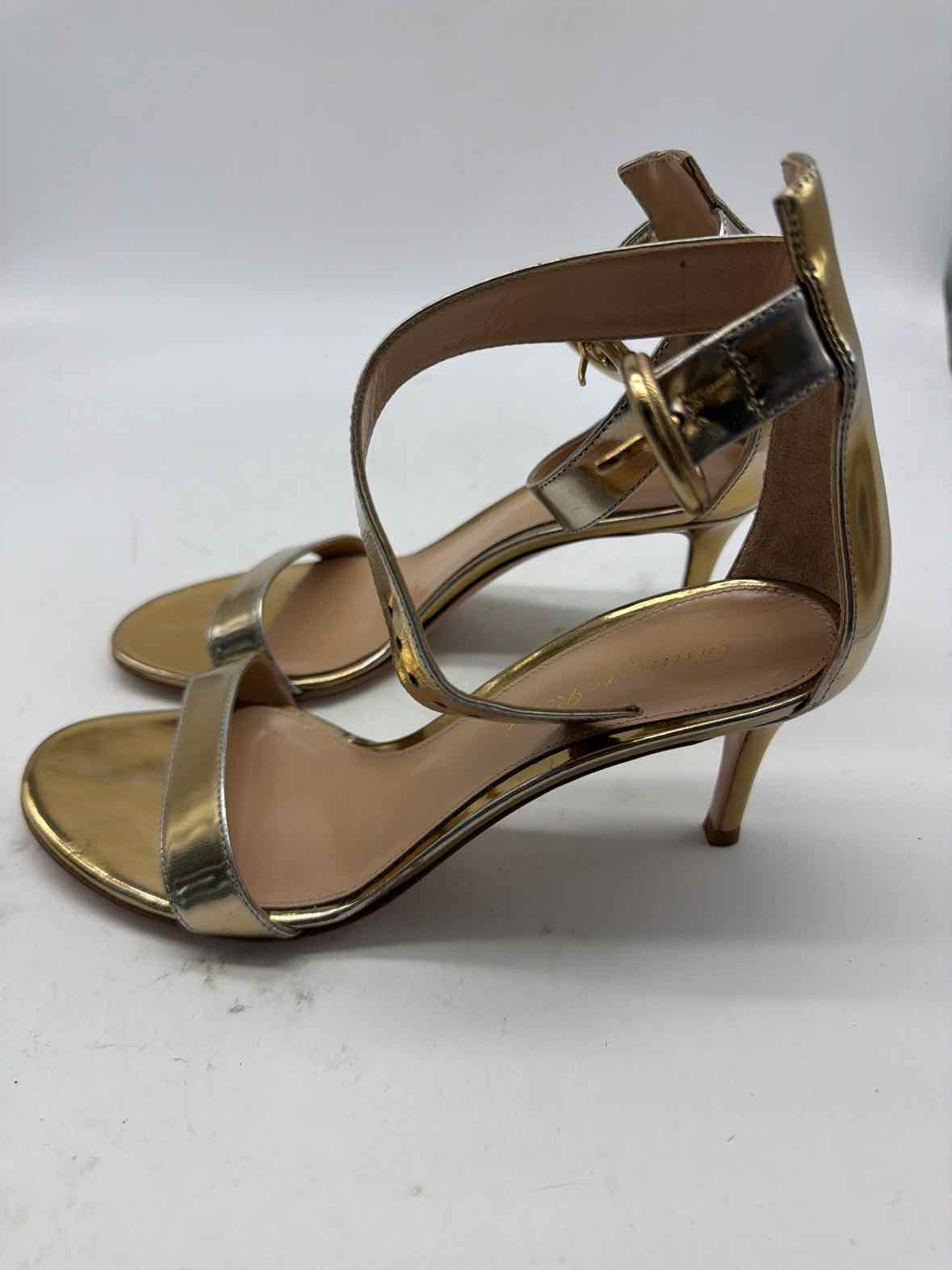 Pre-Owned Gianvito Rossi Gold Size 5.5 Ankle Strap Heels | True Fashionistas.