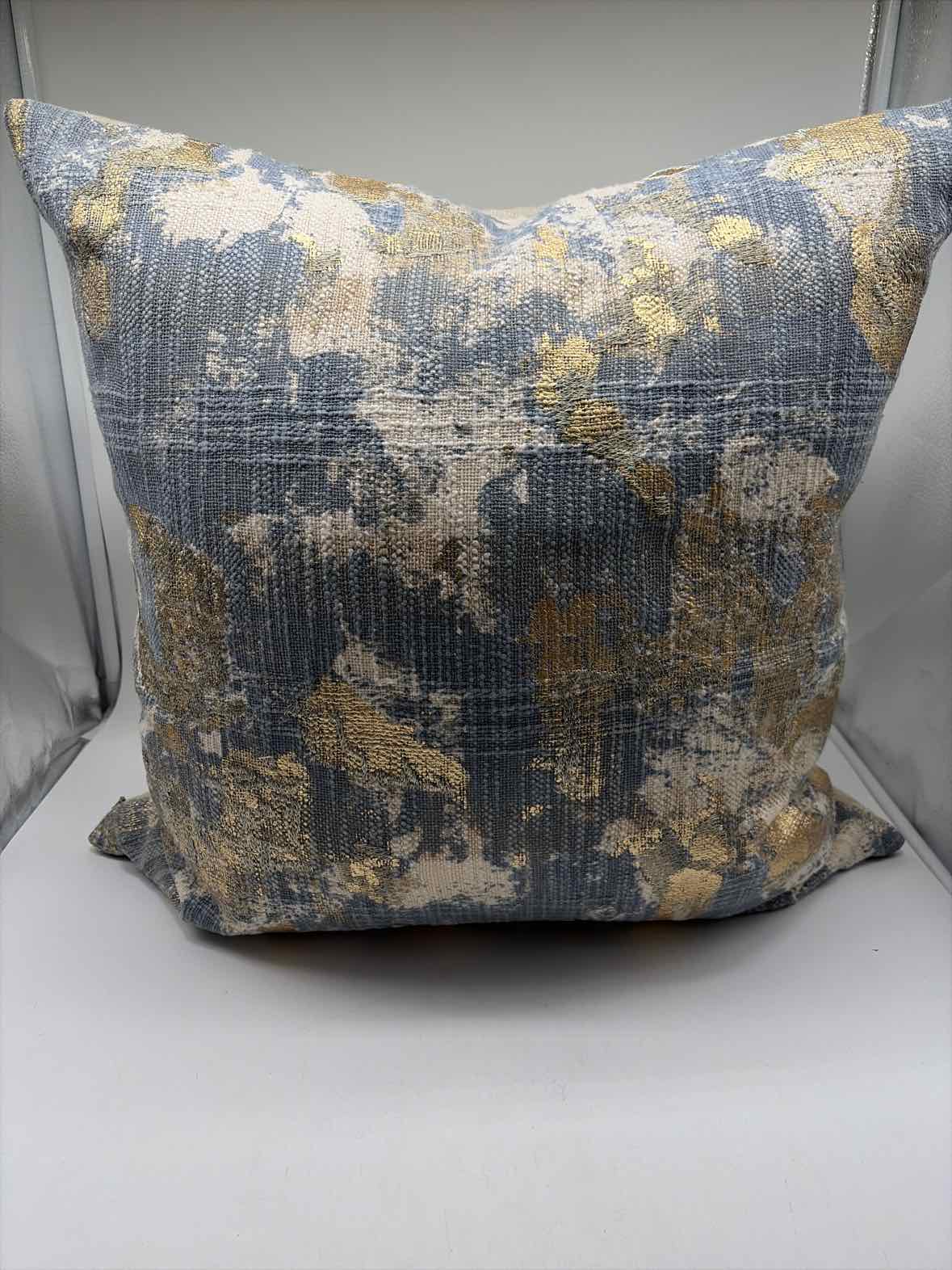 Villa Blue & Gold Pillow | True Fashionistas.