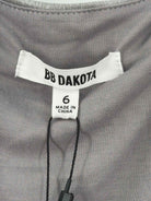 Pre-Owned BB Dakota Grey Size 6 Short Sleeveless Dress | True Fashionistas.