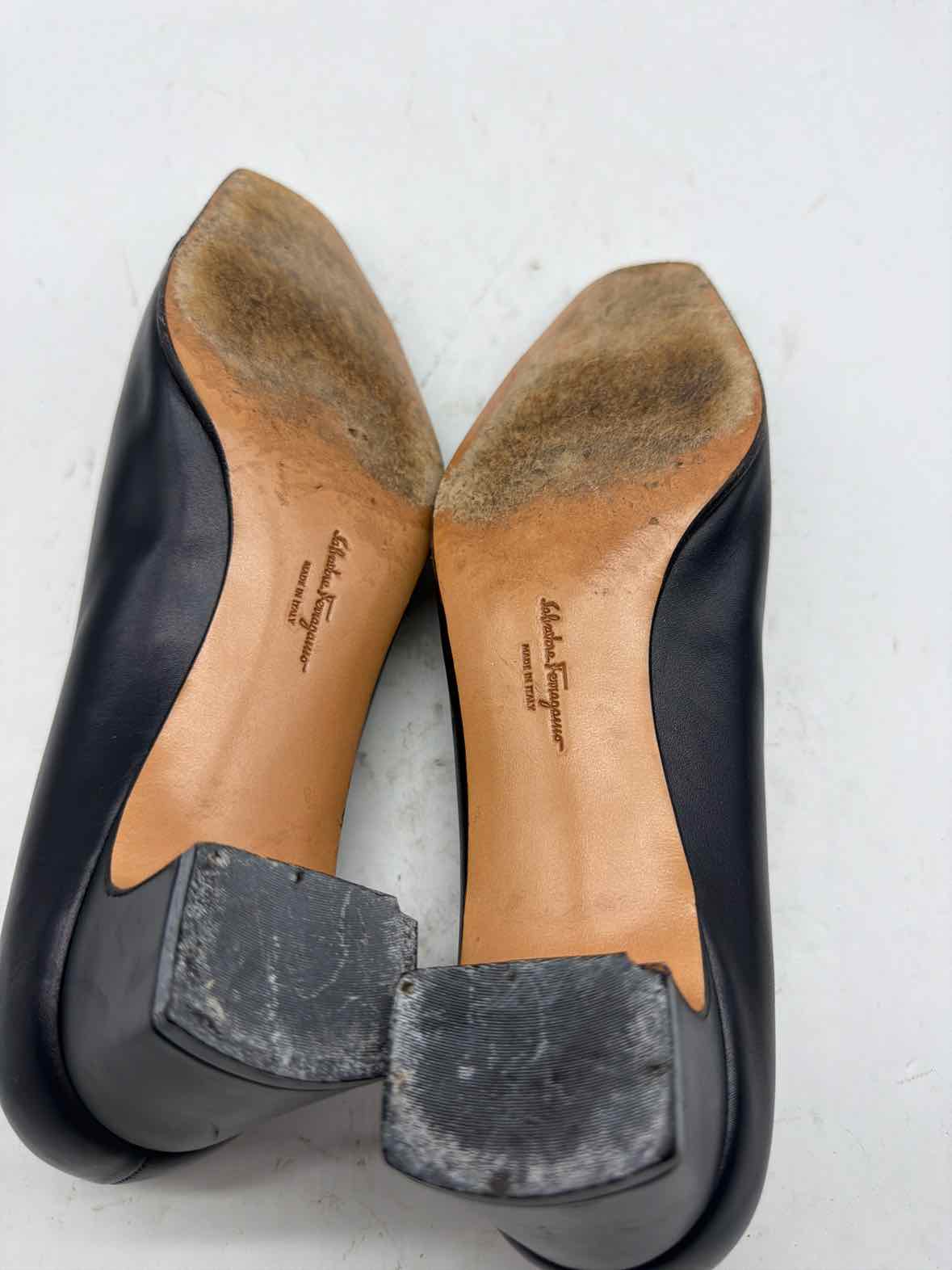 Pre-Owned Salvatore Ferragamo Navy Size 8.5 Block Heel Heels | True Fashionistas.