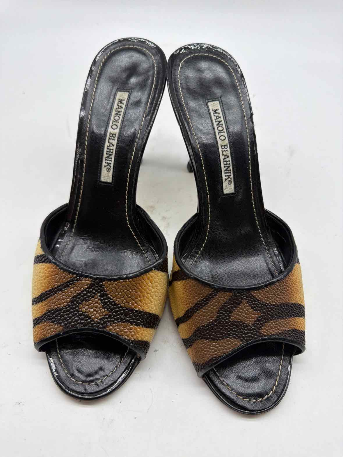 Pre-Owned Manolo Blahnik Black Size 37.5 Mule Heels | True Fashionistas.