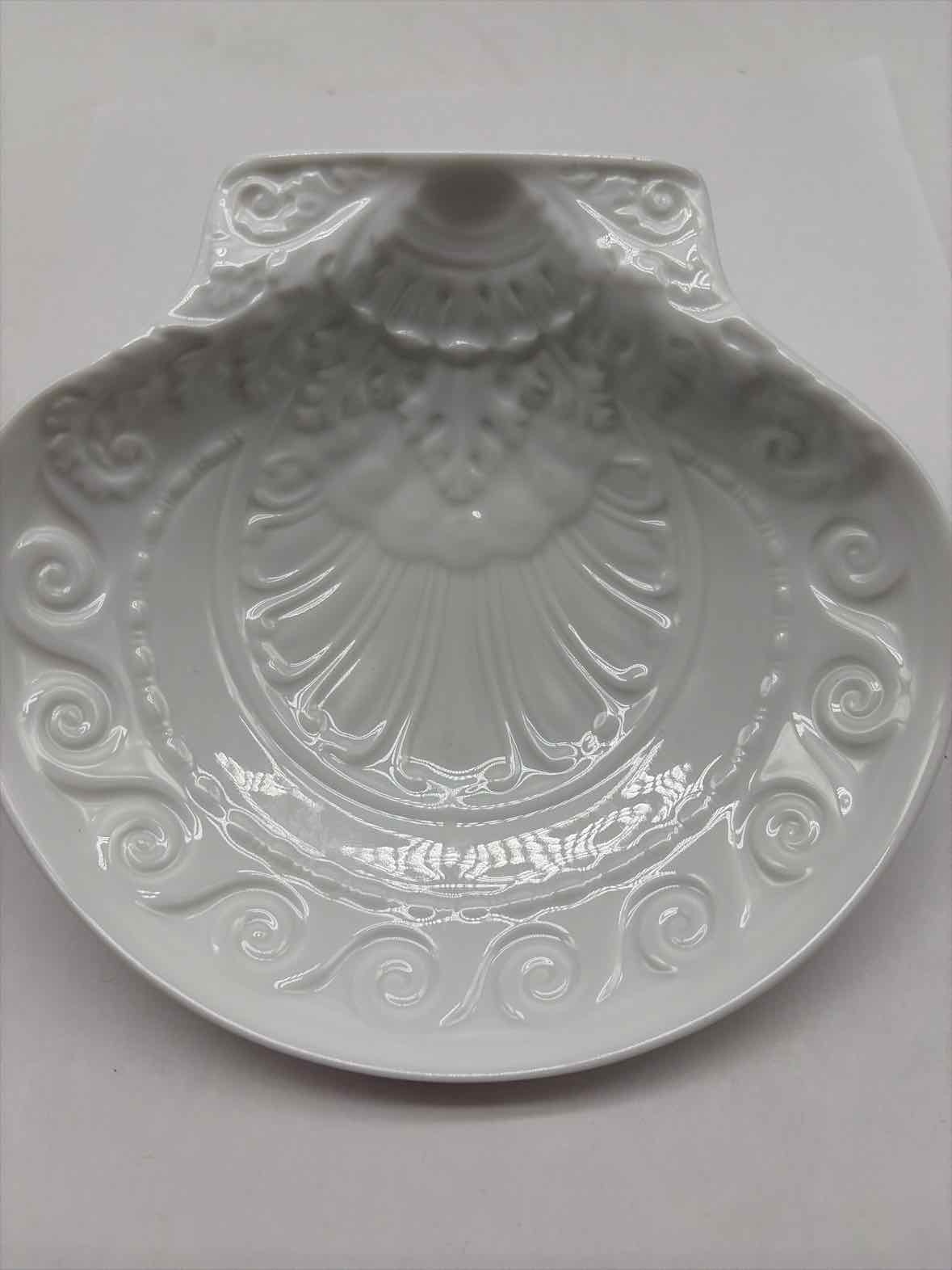 Bernardaud Louvre Shell Porcelain Dish | True Fashionistas.